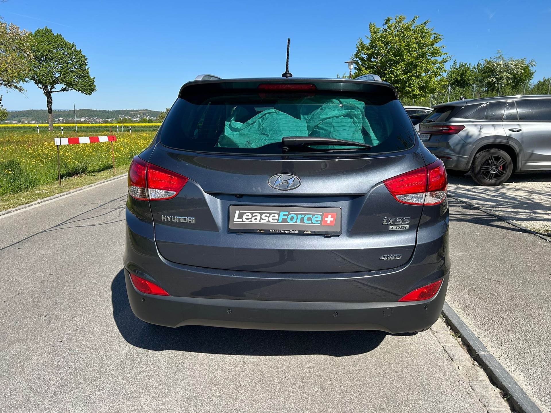 HYUNDAI iX 35 2.0 CRDi Premium 4WD Automatic-image-3