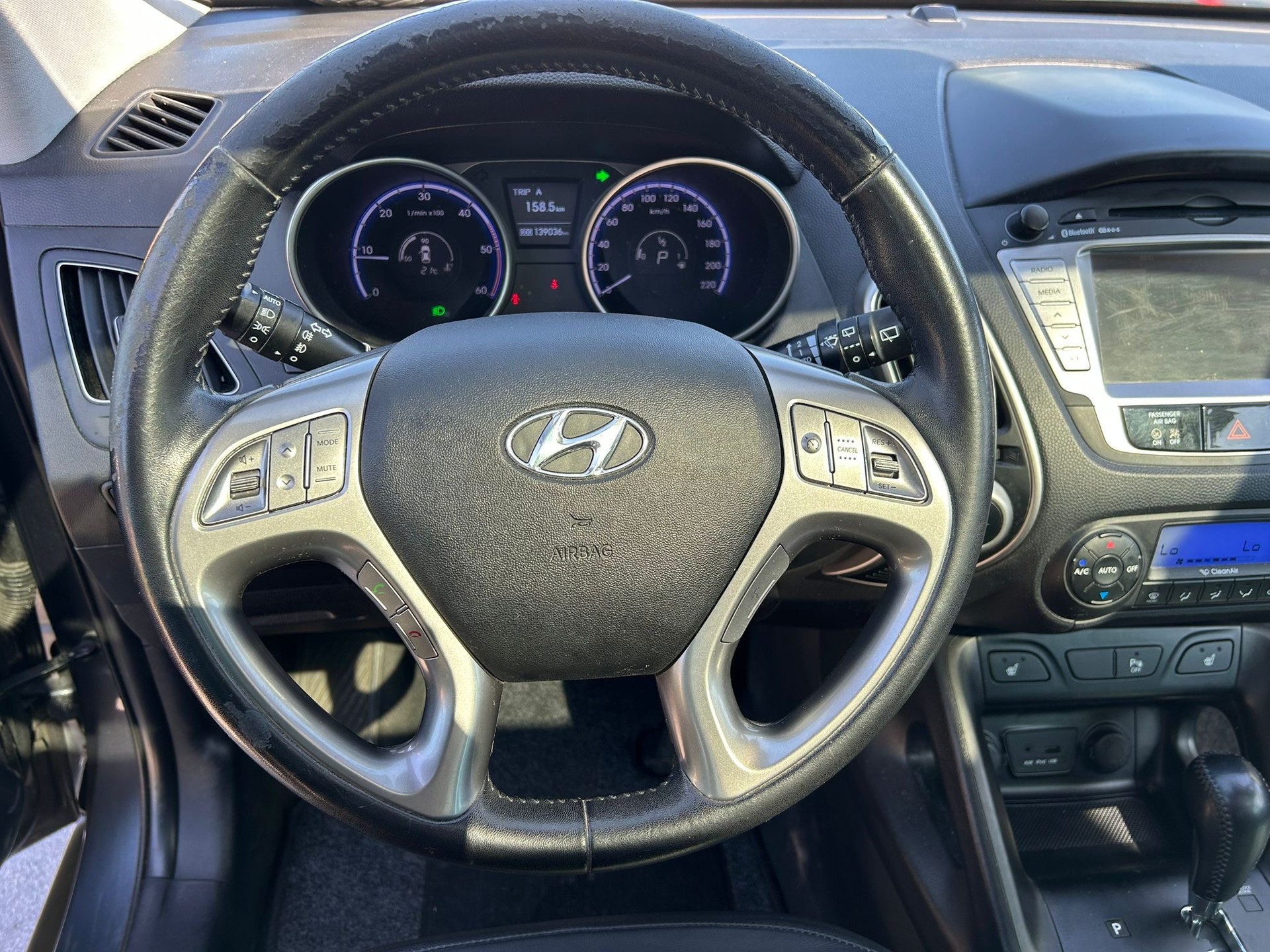 HYUNDAI iX 35 2.0 CRDi Premium 4WD Automatic-image-12