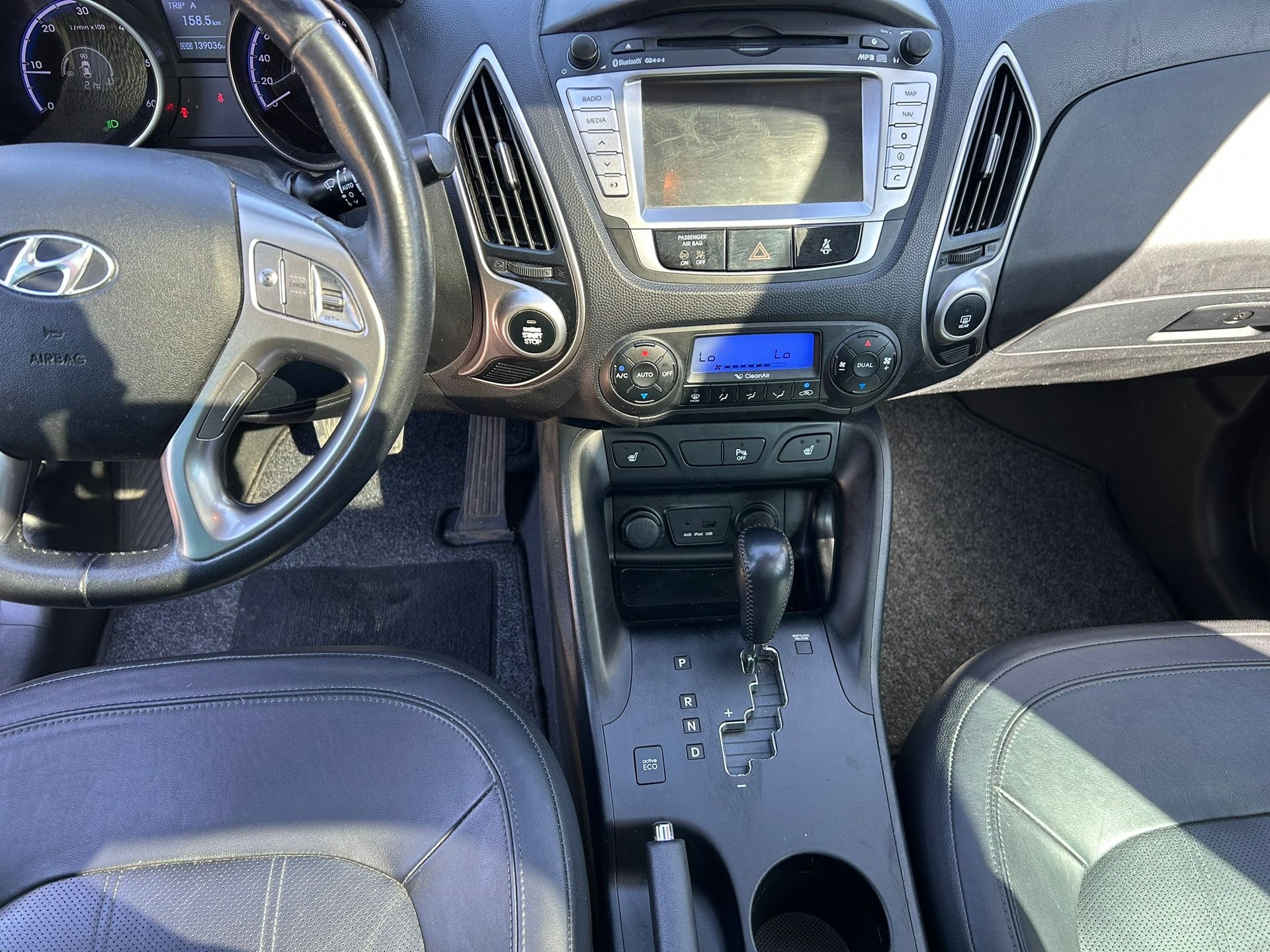 HYUNDAI iX 35 2.0 CRDi Premium 4WD Automatic-image-11
