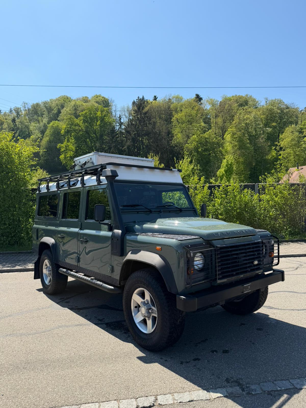 LAND ROVER Defender 110 2.4 Td4 Station Wagon-image-6