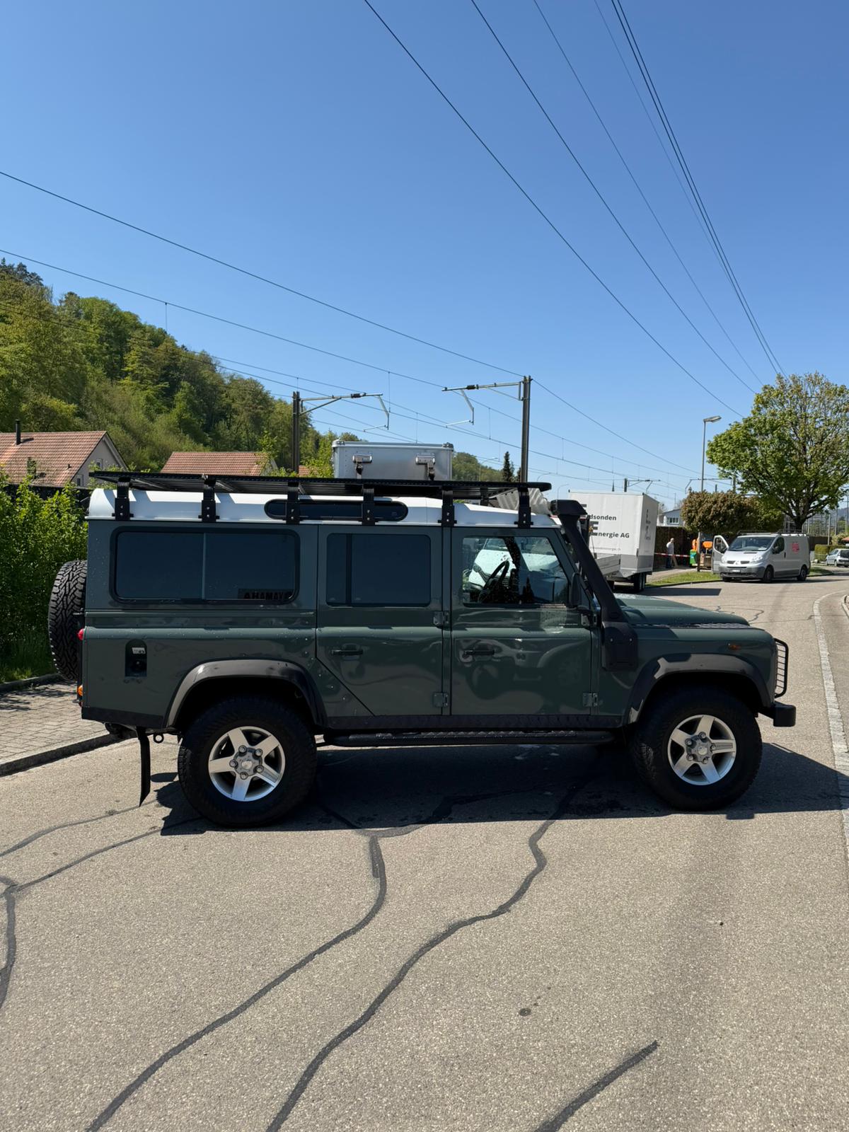 LAND ROVER Defender 110 2.4 Td4 Station Wagon-image-5