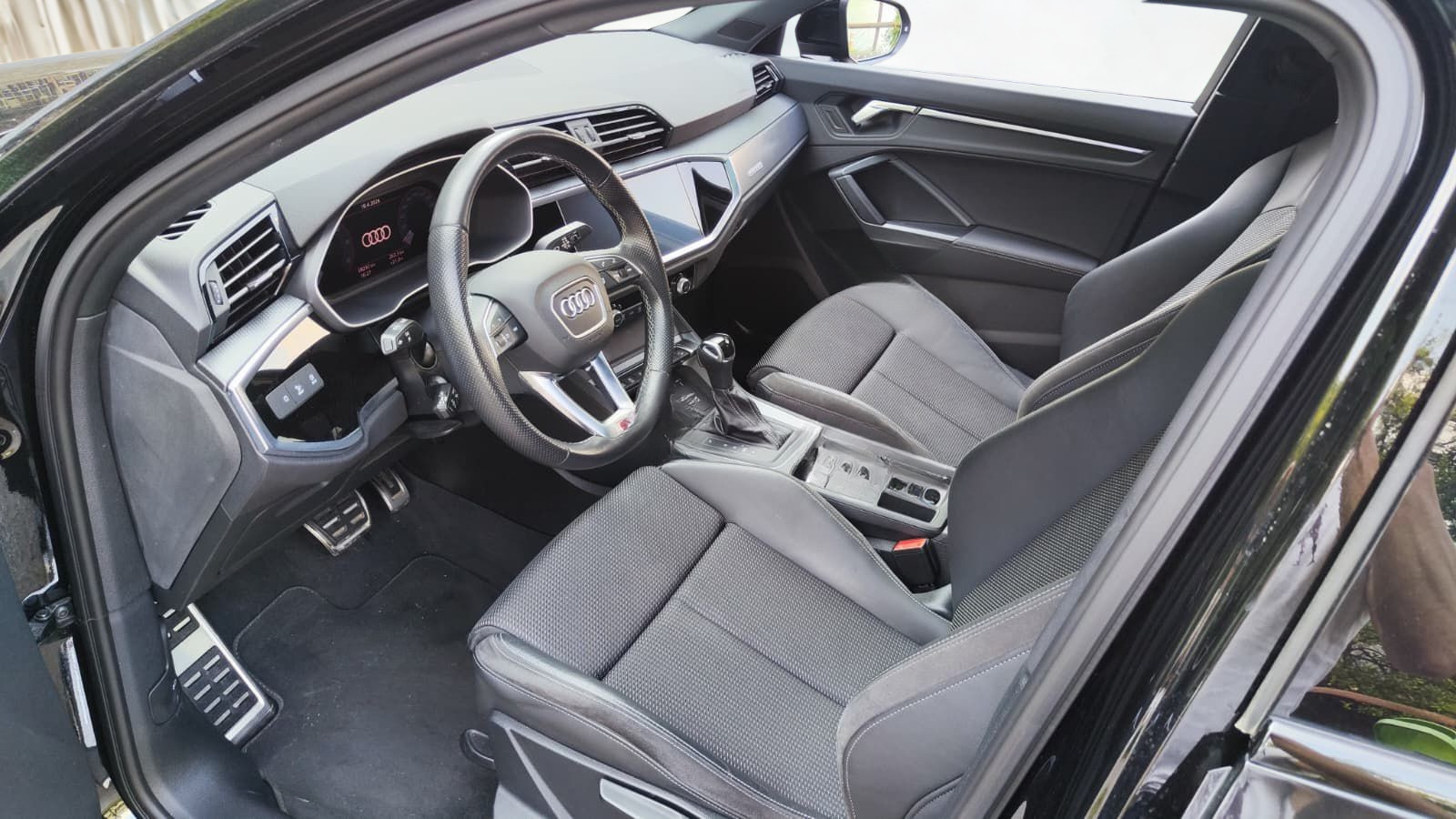 AUDI Q3 Sportback 40 TDI S line quattro-image-6