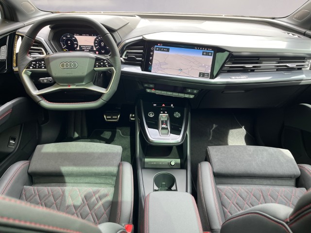 AUDI Q4 e-tron 45 Edition Swiss Ski quattro-image-11