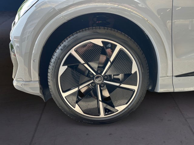 AUDI Q4 e-tron 45 Edition Swiss Ski quattro-image-8