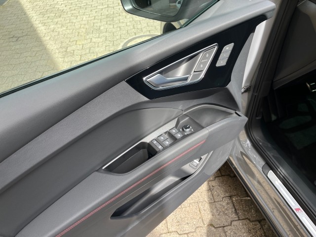 AUDI Q4 e-tron 45 Edition Swiss Ski quattro-image-10