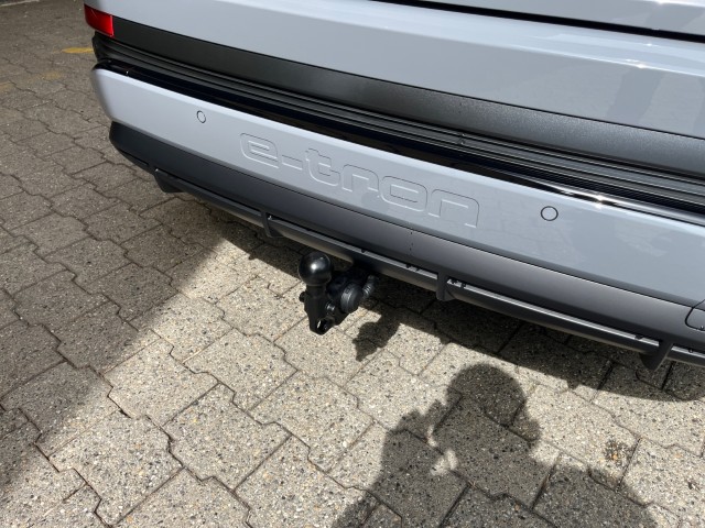 AUDI Q4 e-tron 45 Edition Swiss Ski quattro-image-22