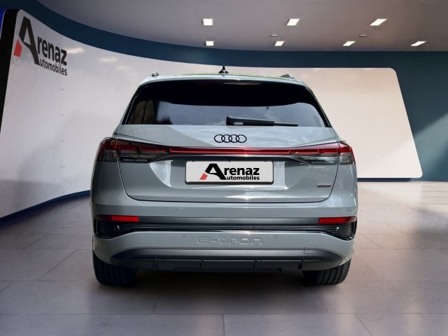 AUDI Q4 e-tron 45 Edition Swiss Ski quattro-showroom-element-3