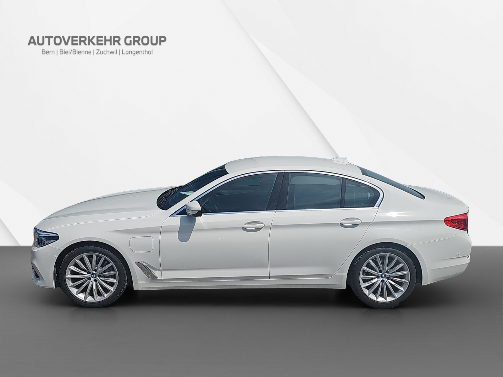 BMW 530e Luxury Line-showroom-element-2