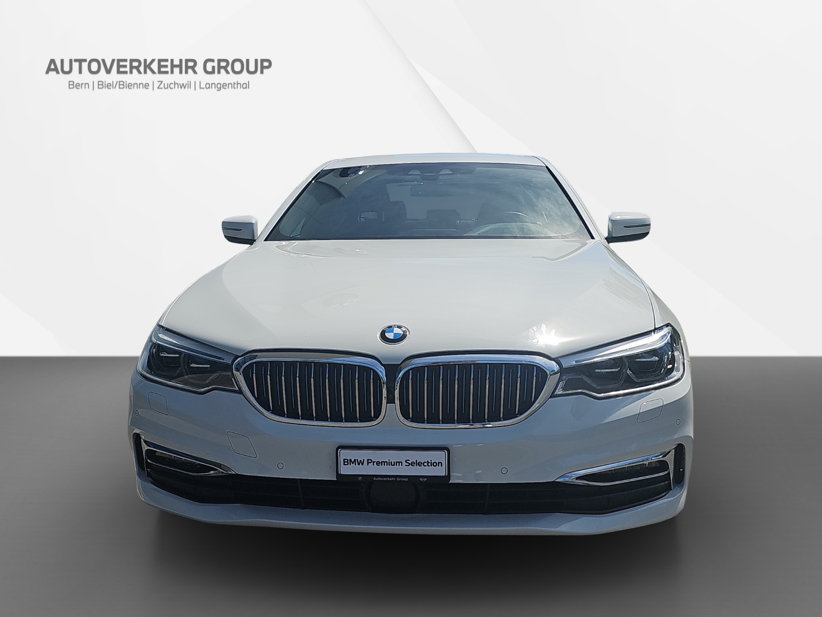 BMW 530e Luxury Line-showroom-element-1