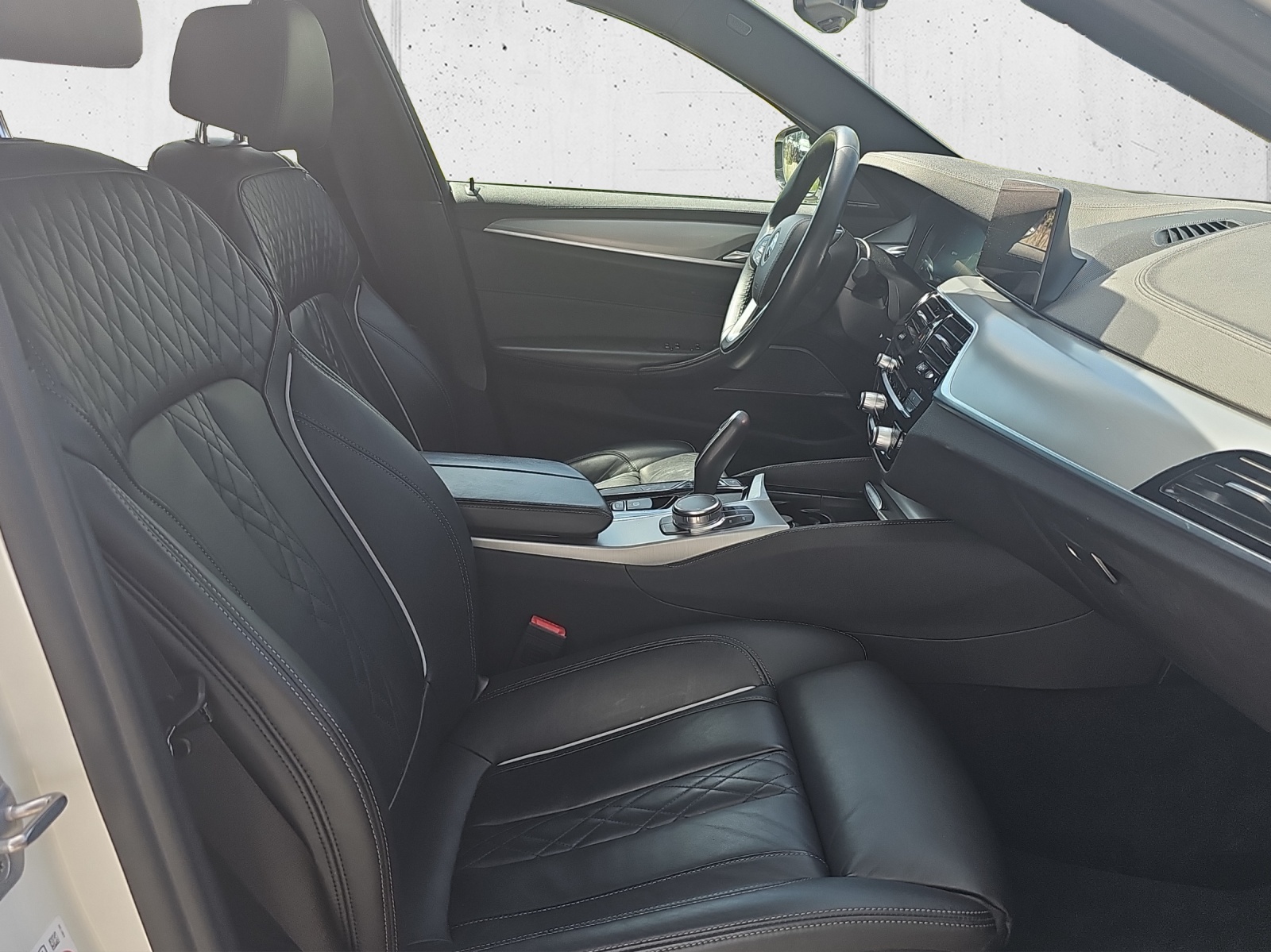 BMW 530e Luxury Line-image-17