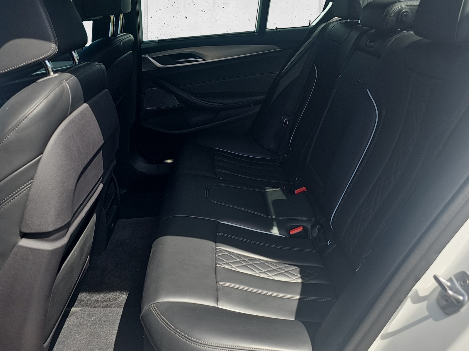 BMW 530e Luxury Line-image-14