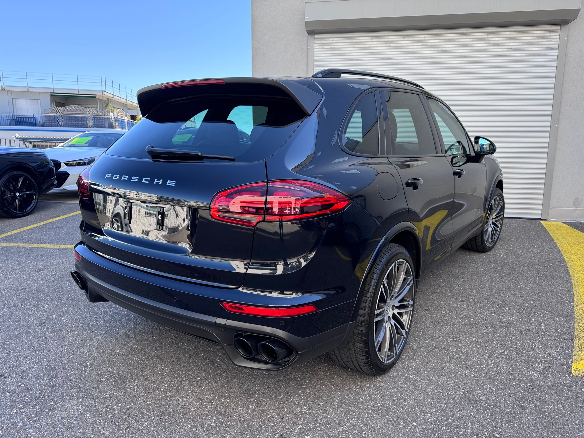 PORSCHE Cayenne S Diesel-showroom-element-3