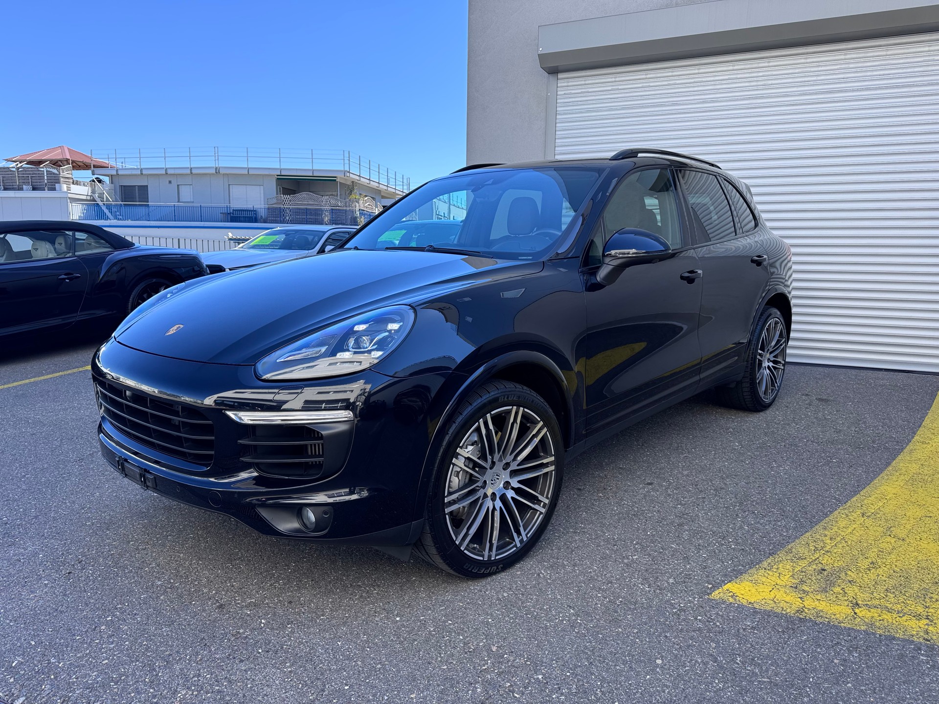 PORSCHE Cayenne S Diesel-showroom-element-1