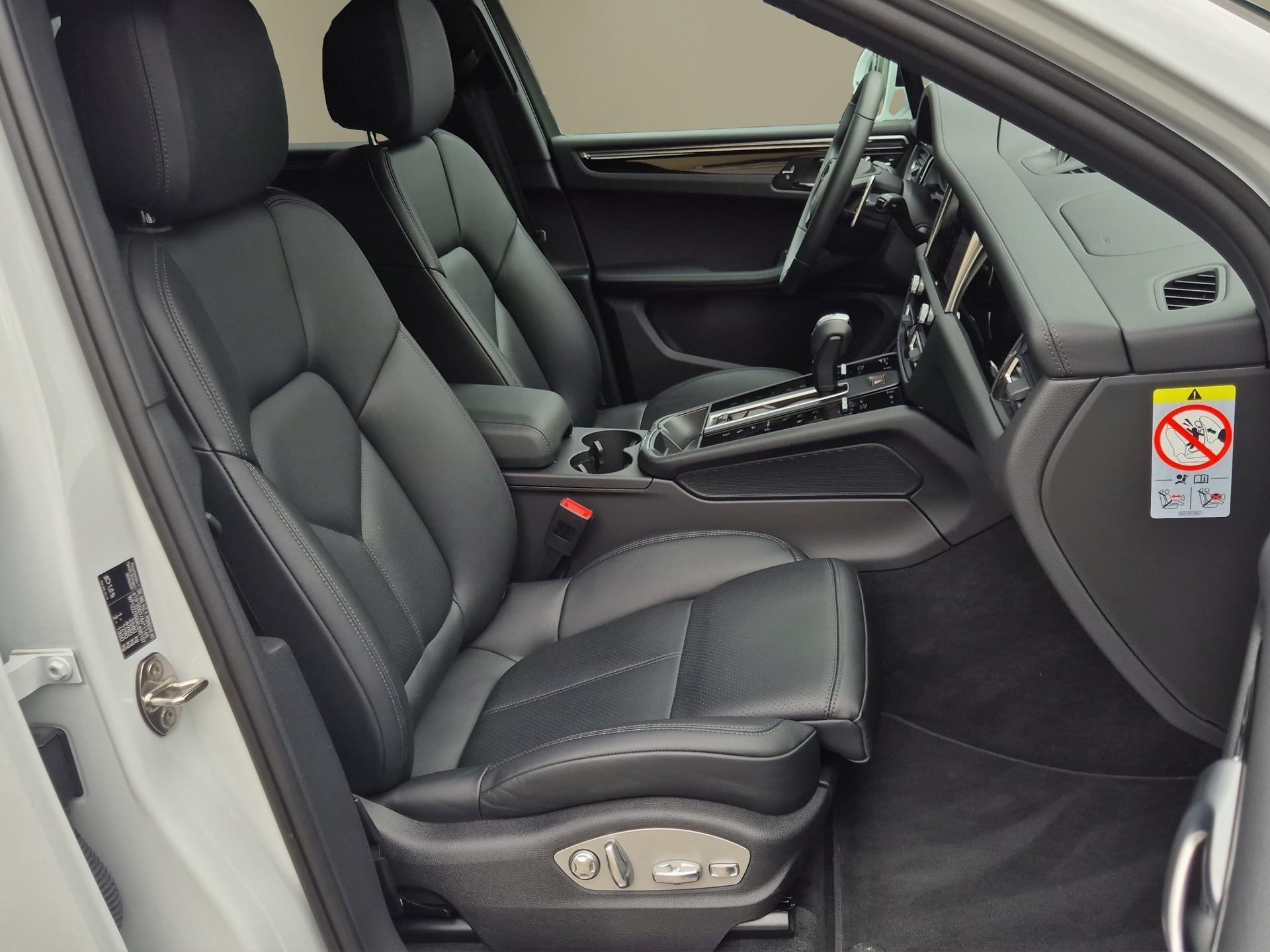 PORSCHE Macan S PDK-image-17