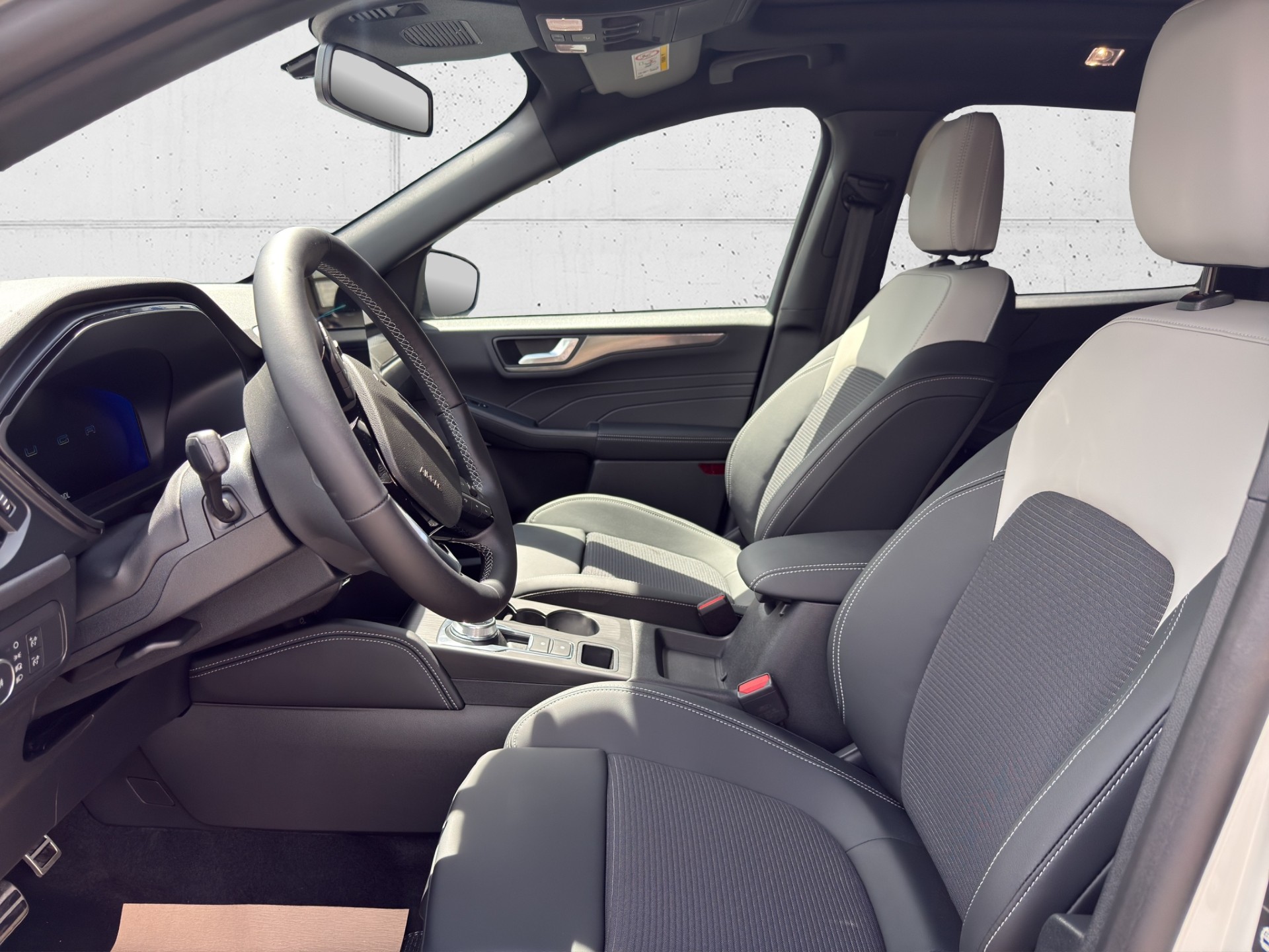 FORD Kuga 2.5 Hybrid Sound Edition 4x4-image-8