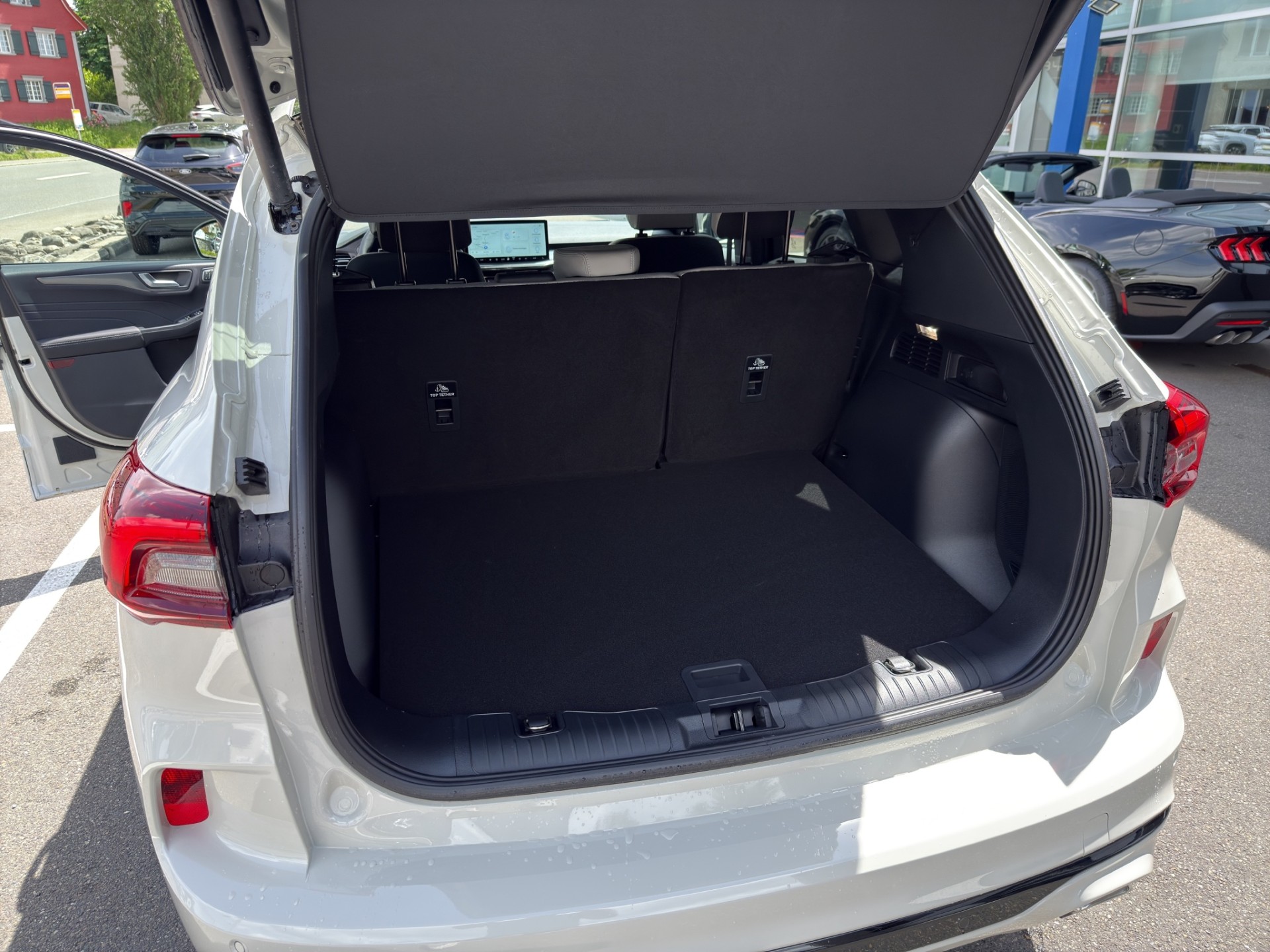 FORD Kuga 2.5 Hybrid Sound Edition 4x4-image-13