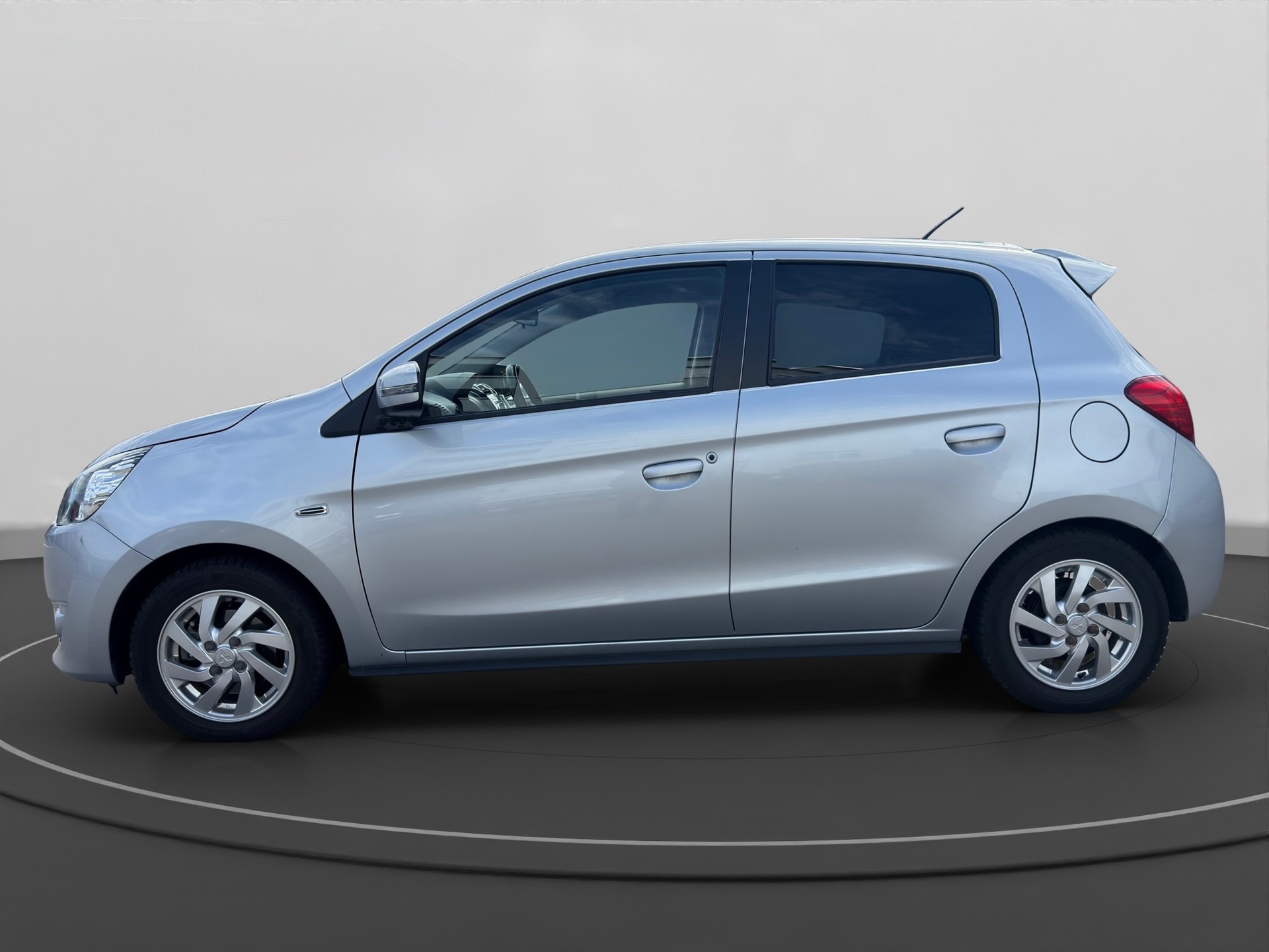 MITSUBISHI Space Star 1.2 Celebration 300K CVT-showroom-element-1