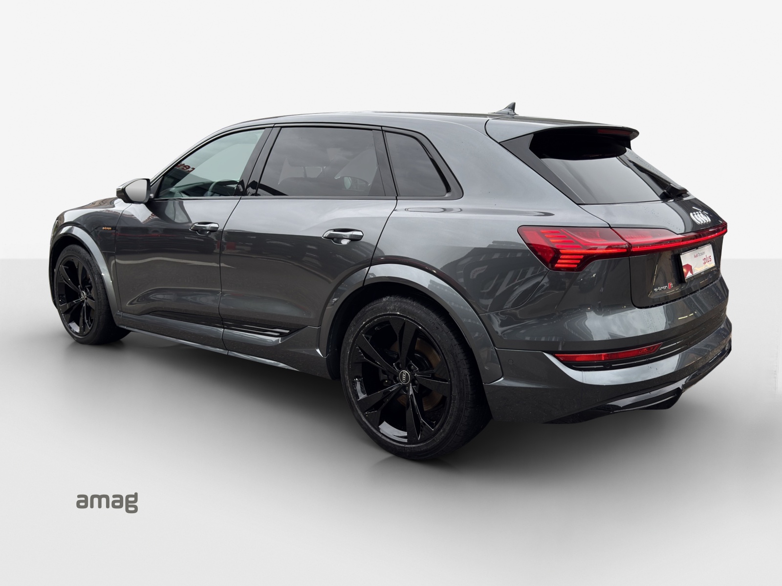AUDI e-tron S quattro-showroom-element-2