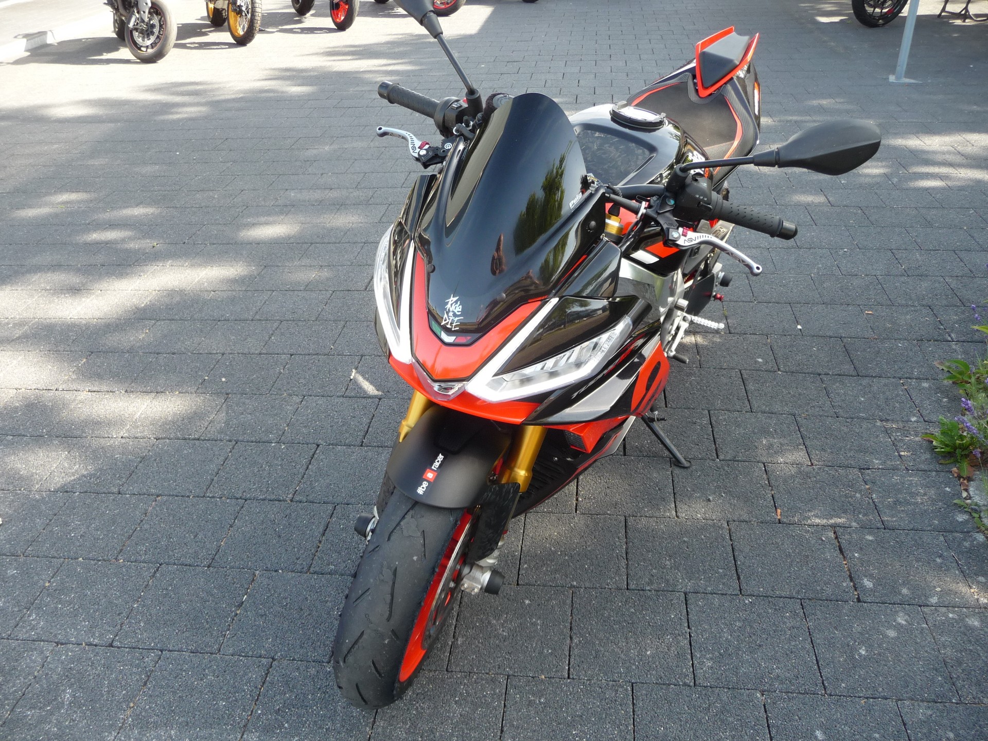 APRILIA Tuono V4 1100 Factory-image-3