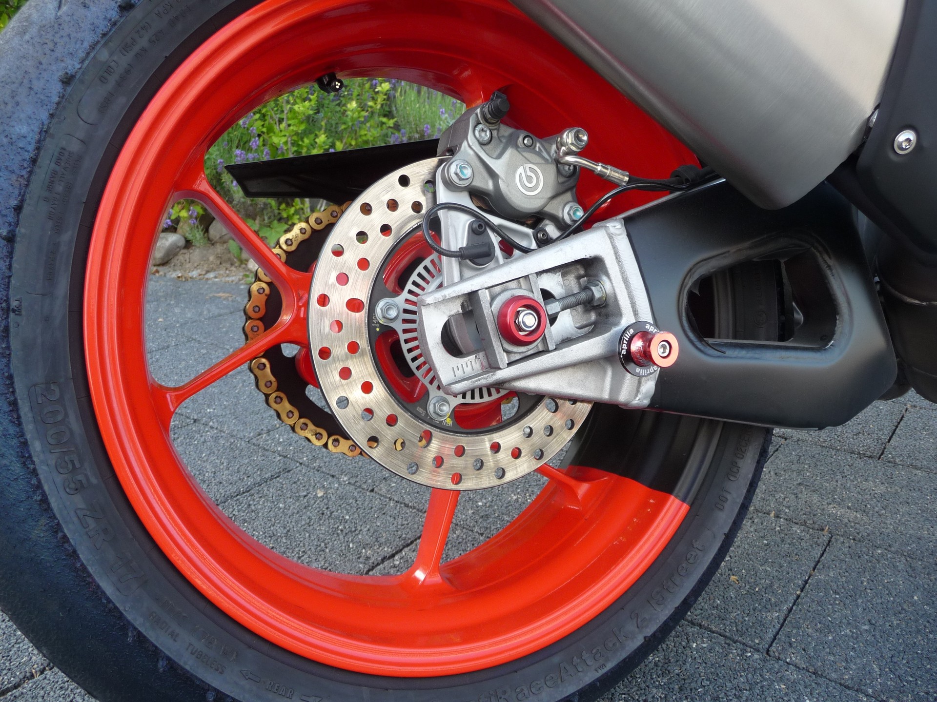 APRILIA Tuono V4 1100 Factory-image-7