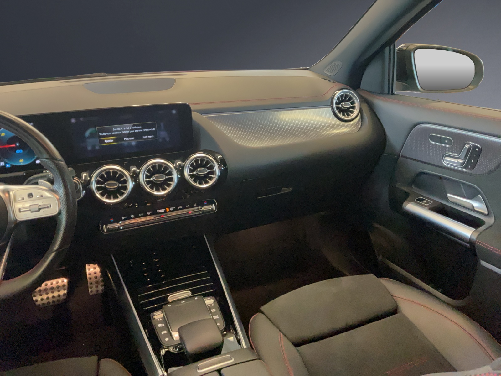 MERCEDES-BENZ EQA 300 AMG Line 4Matic-image-14