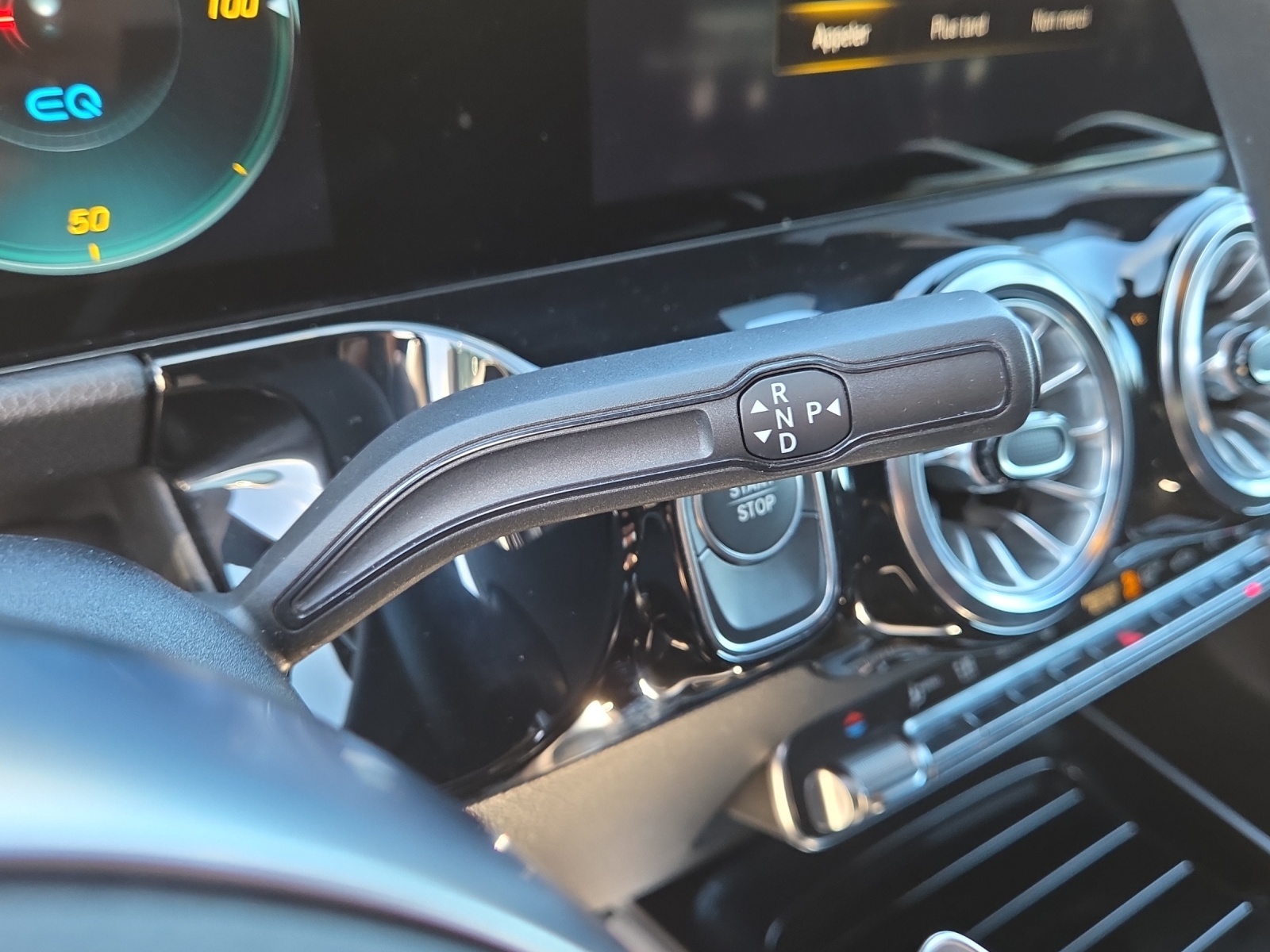 MERCEDES-BENZ EQA 300 AMG Line 4Matic-image-13