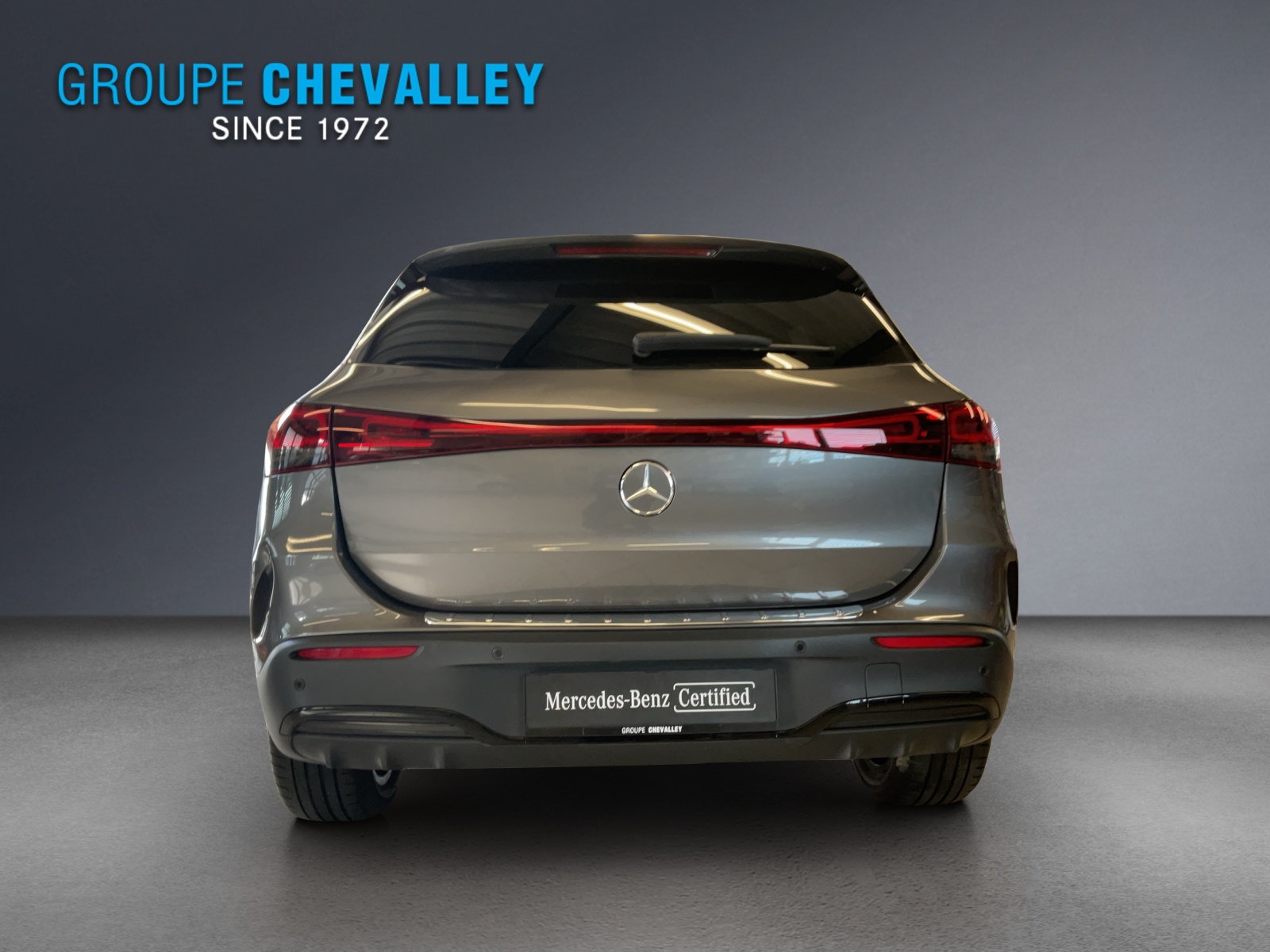 MERCEDES-BENZ EQA 300 AMG Line 4Matic-image-4