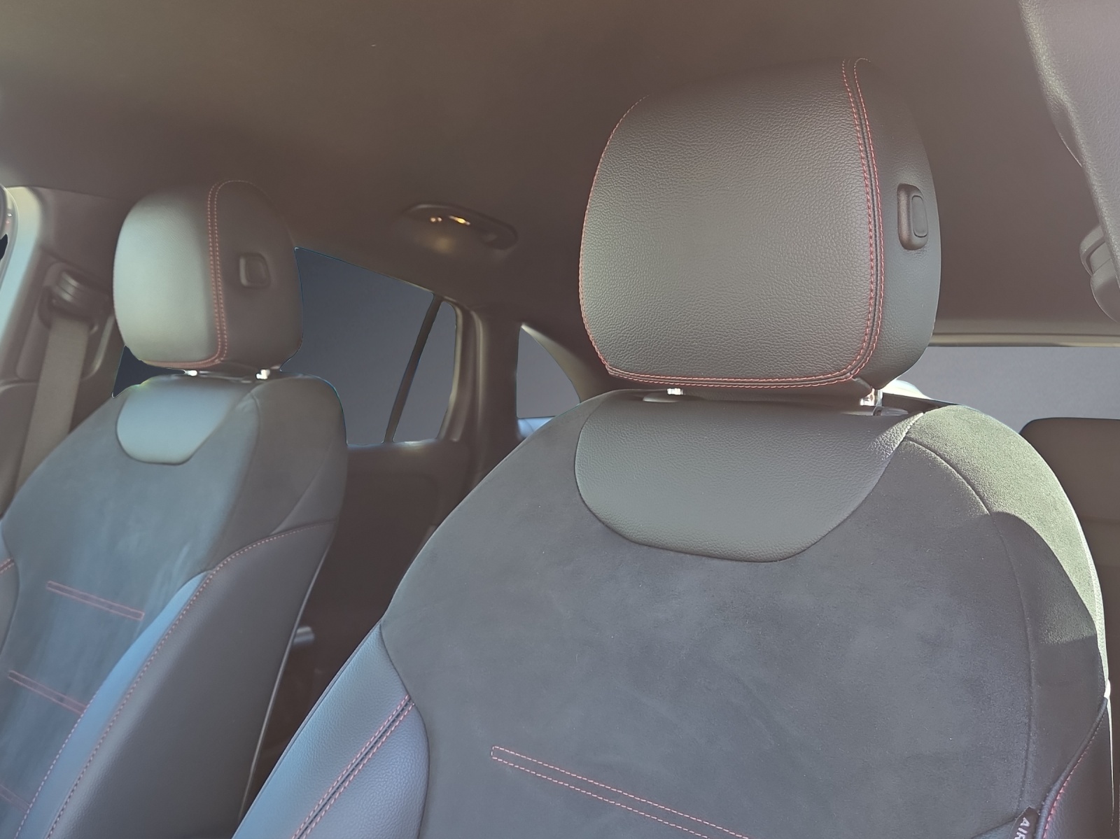 MERCEDES-BENZ EQA 300 AMG Line 4Matic-image-7