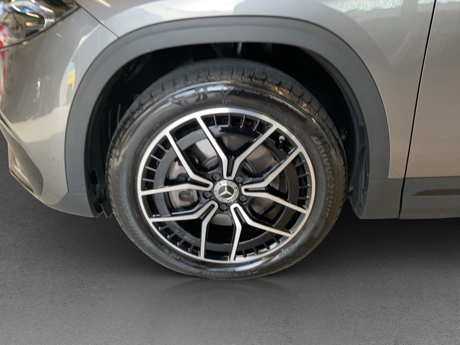 MERCEDES-BENZ EQA 300 AMG Line 4Matic-image-5
