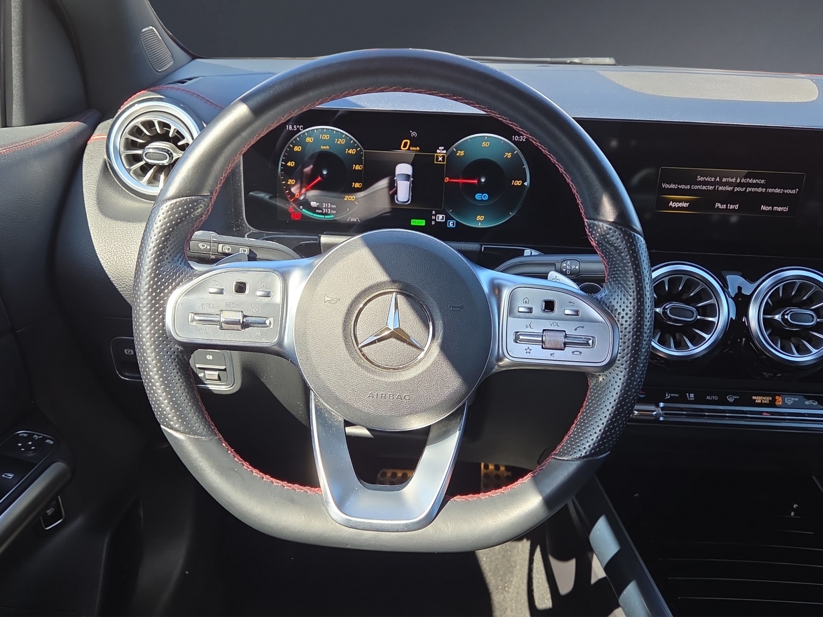 MERCEDES-BENZ EQA 300 AMG Line 4Matic-image-12
