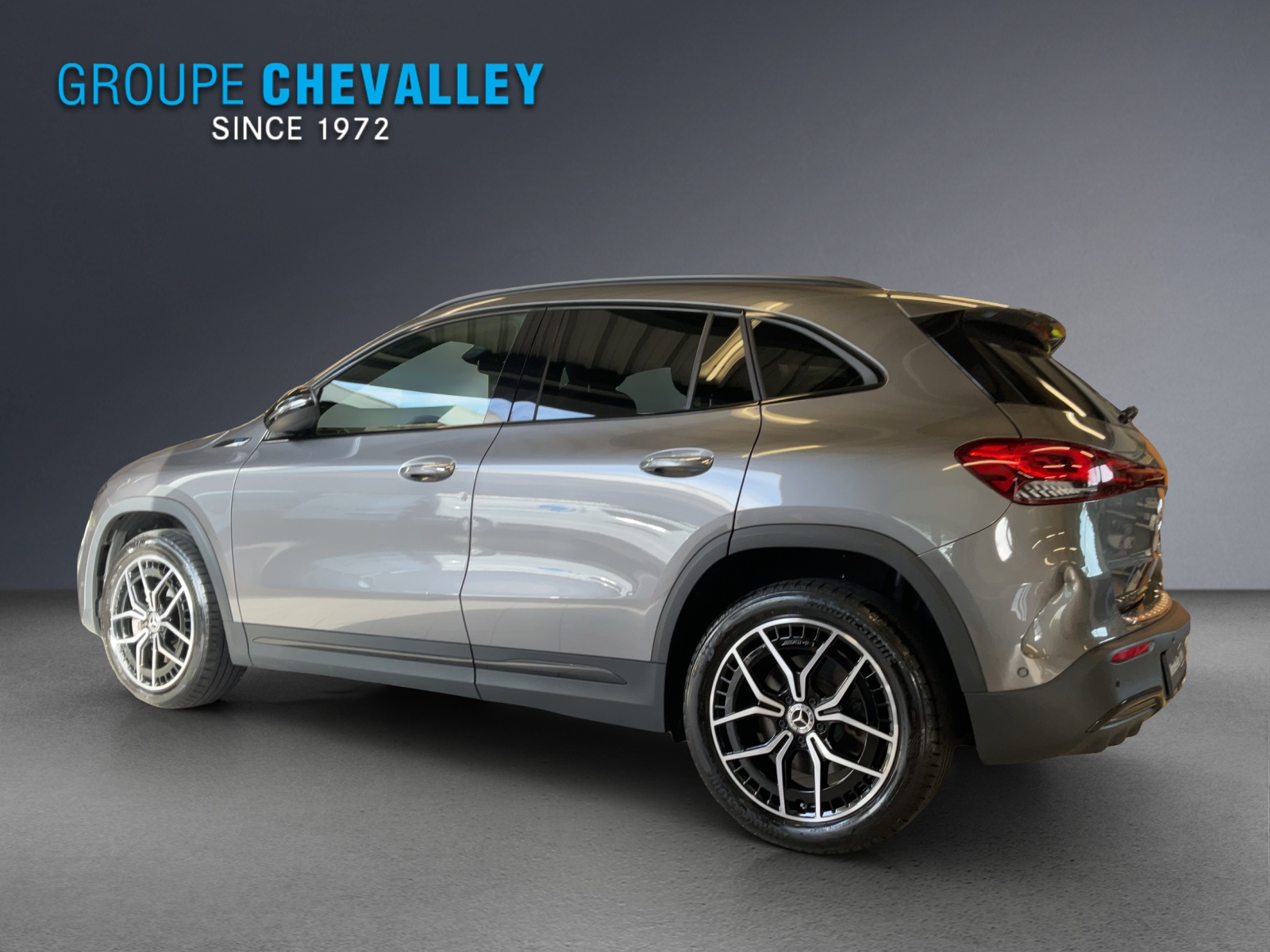 MERCEDES-BENZ EQA 300 AMG Line 4Matic-showroom-element-3