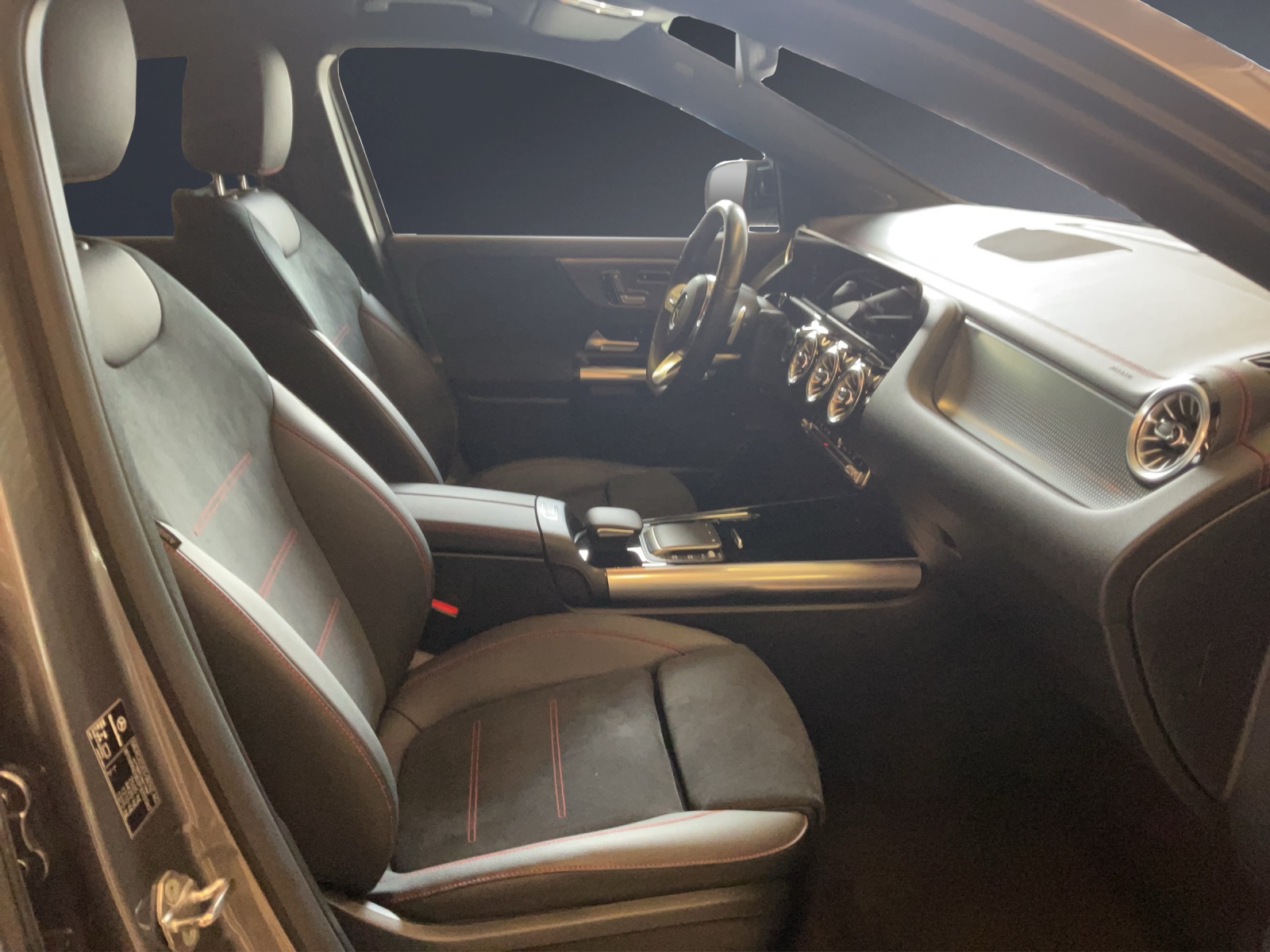 MERCEDES-BENZ EQA 300 AMG Line 4Matic-image-9