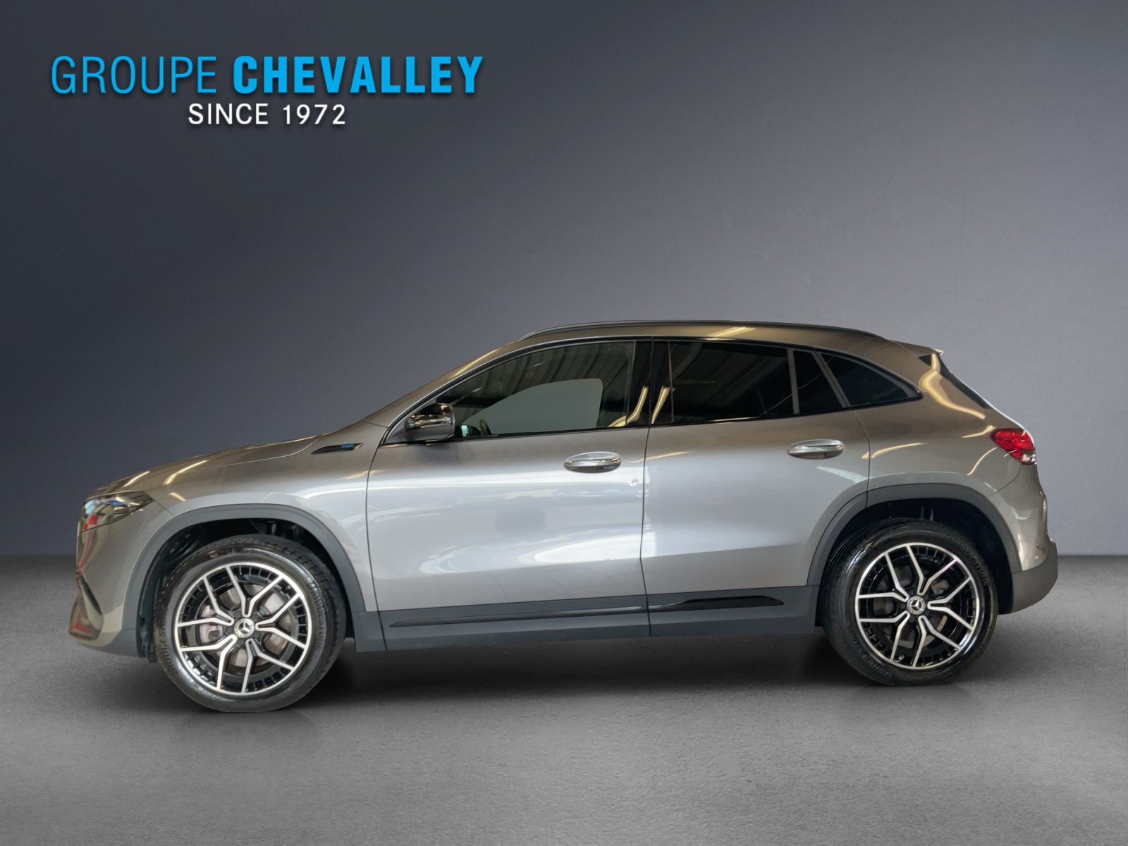 MERCEDES-BENZ EQA 300 AMG Line 4Matic-showroom-element-2