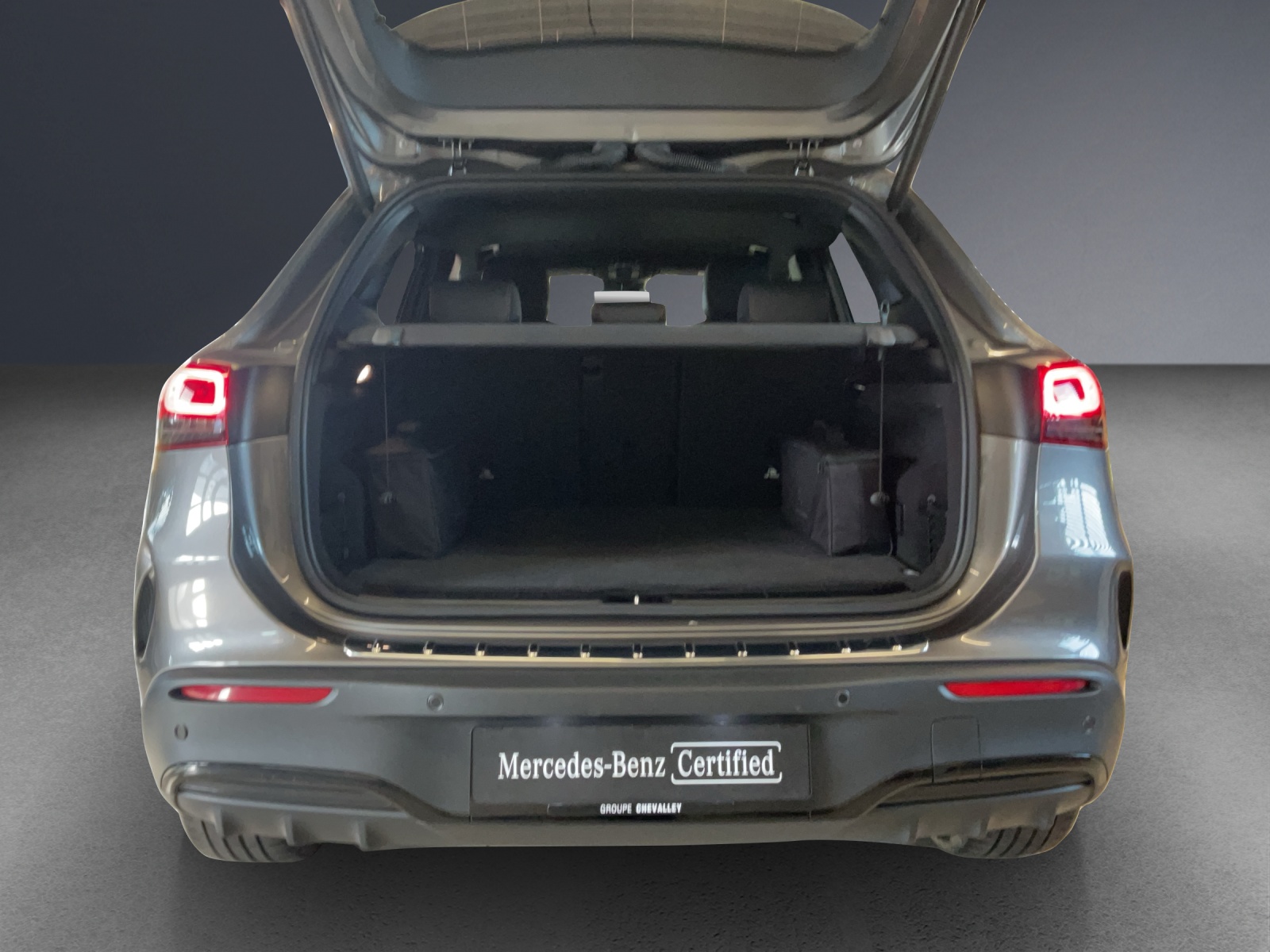 MERCEDES-BENZ EQA 300 AMG Line 4Matic-image-17