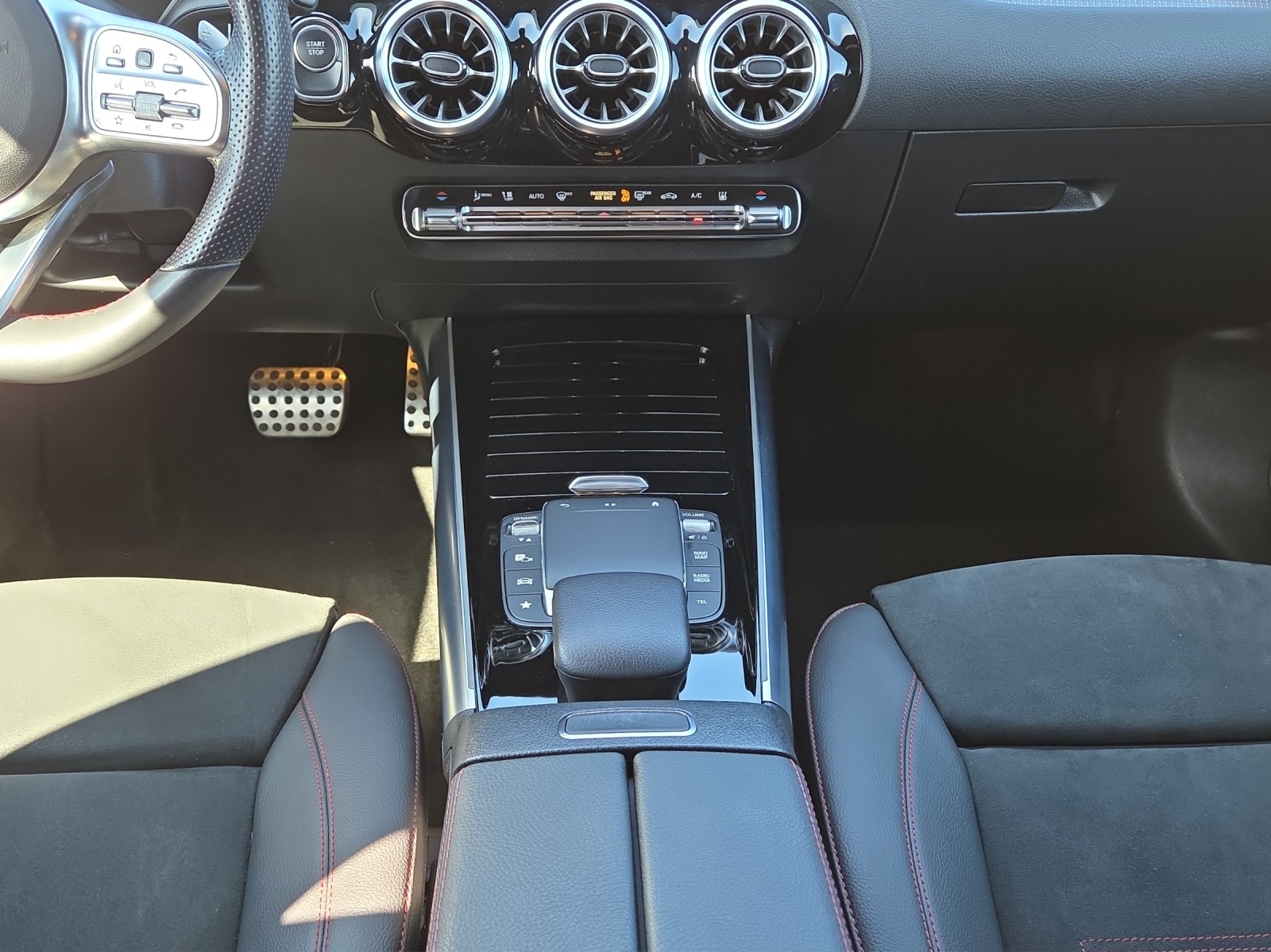 MERCEDES-BENZ EQA 300 AMG Line 4Matic-image-15