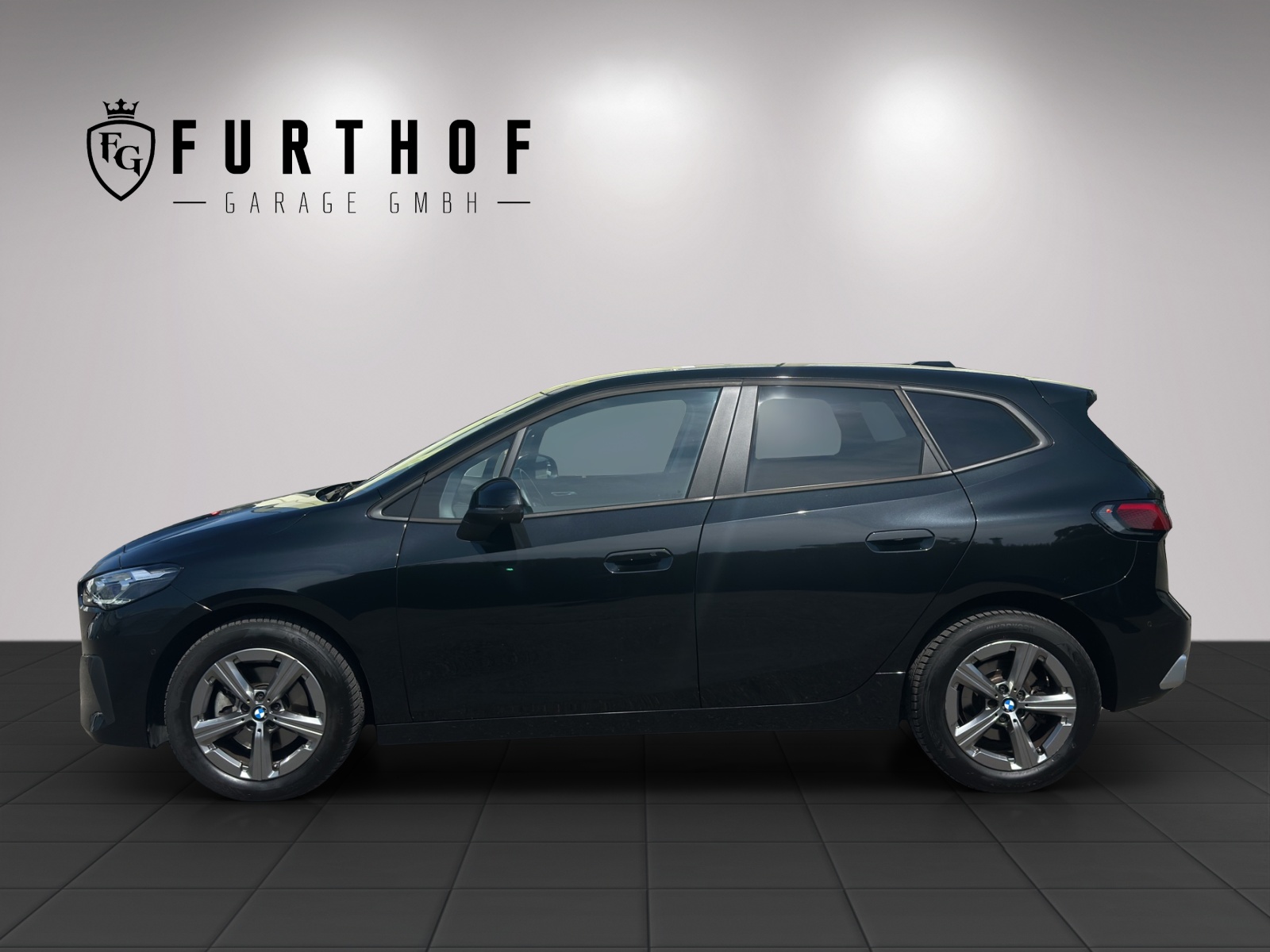 BMW 218d Active Tourer DKG-showroom-element-2