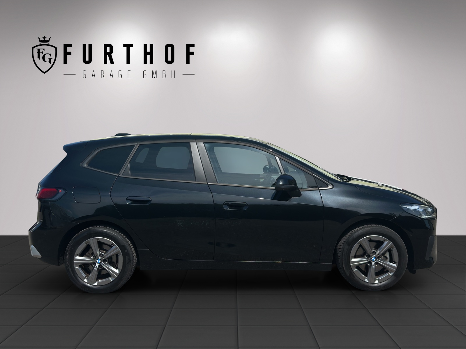 BMW 218d Active Tourer DKG-showroom-element-3