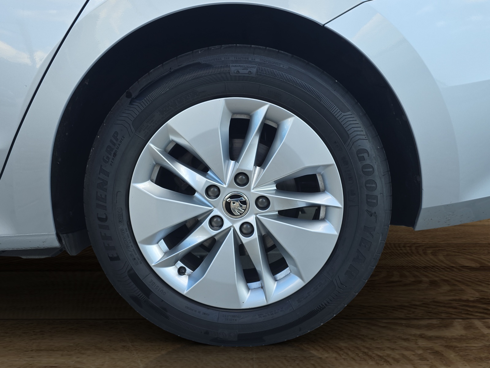 SKODA Octavia Combi 2.0 TDI DSG Ambition-image-23