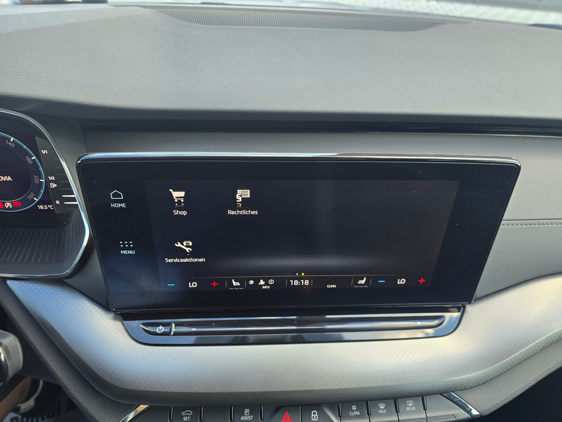 SKODA Octavia Combi 2.0 TDI DSG Ambition-image-16