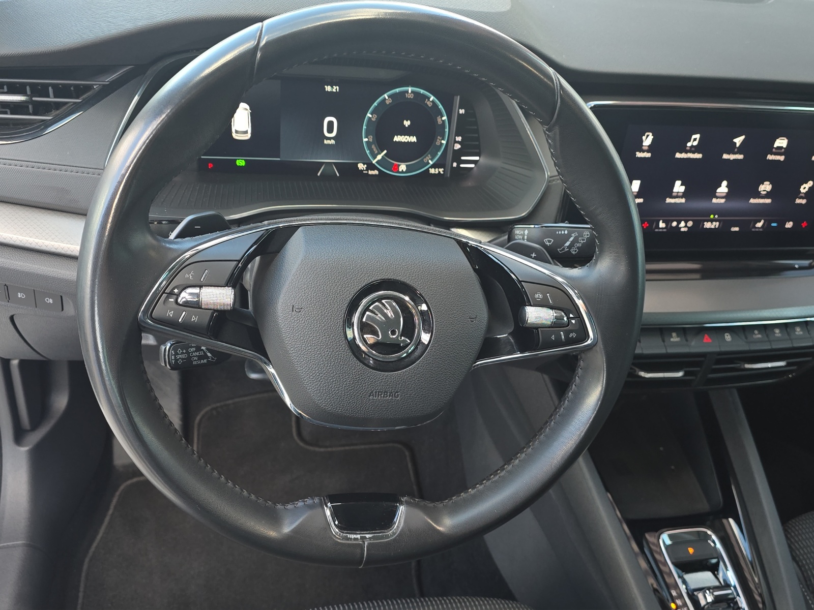 SKODA Octavia Combi 2.0 TDI DSG Ambition-image-11