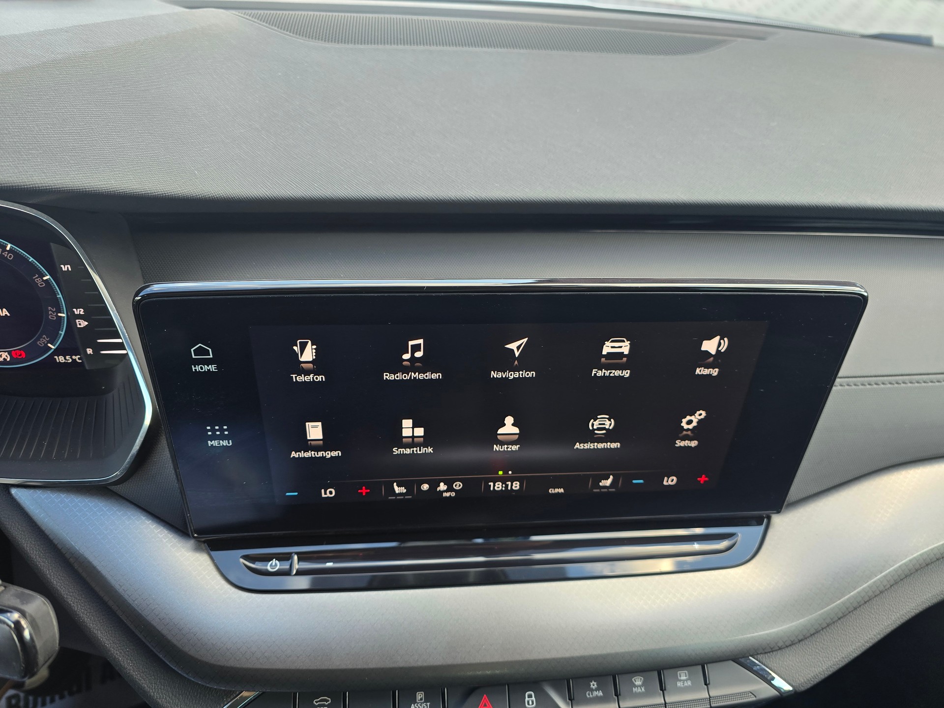 SKODA Octavia Combi 2.0 TDI DSG Ambition-image-15