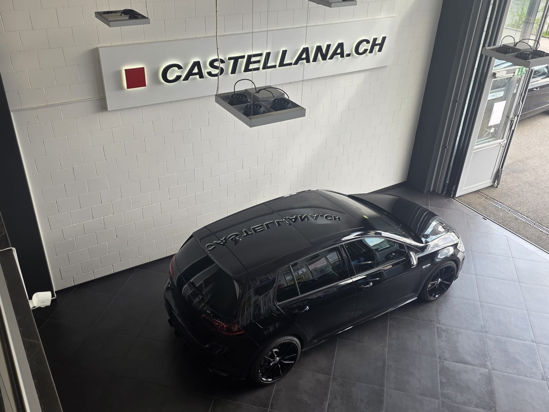 VW Golf 2.0 TSI R 4Motion DSG-showroom-element-3