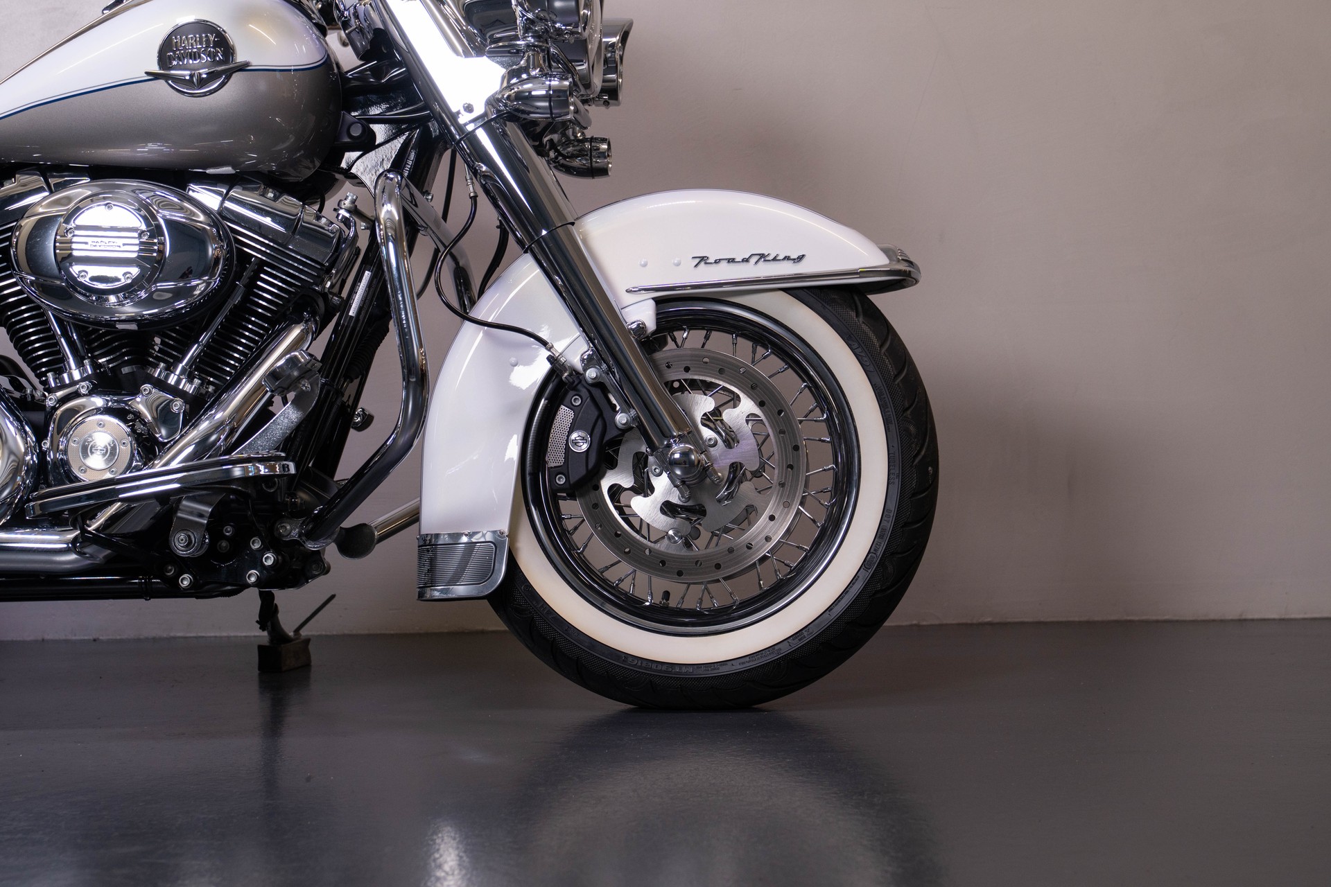 HARLEY-DAVIDSON FLHRC Road King Classic ABS-image-4