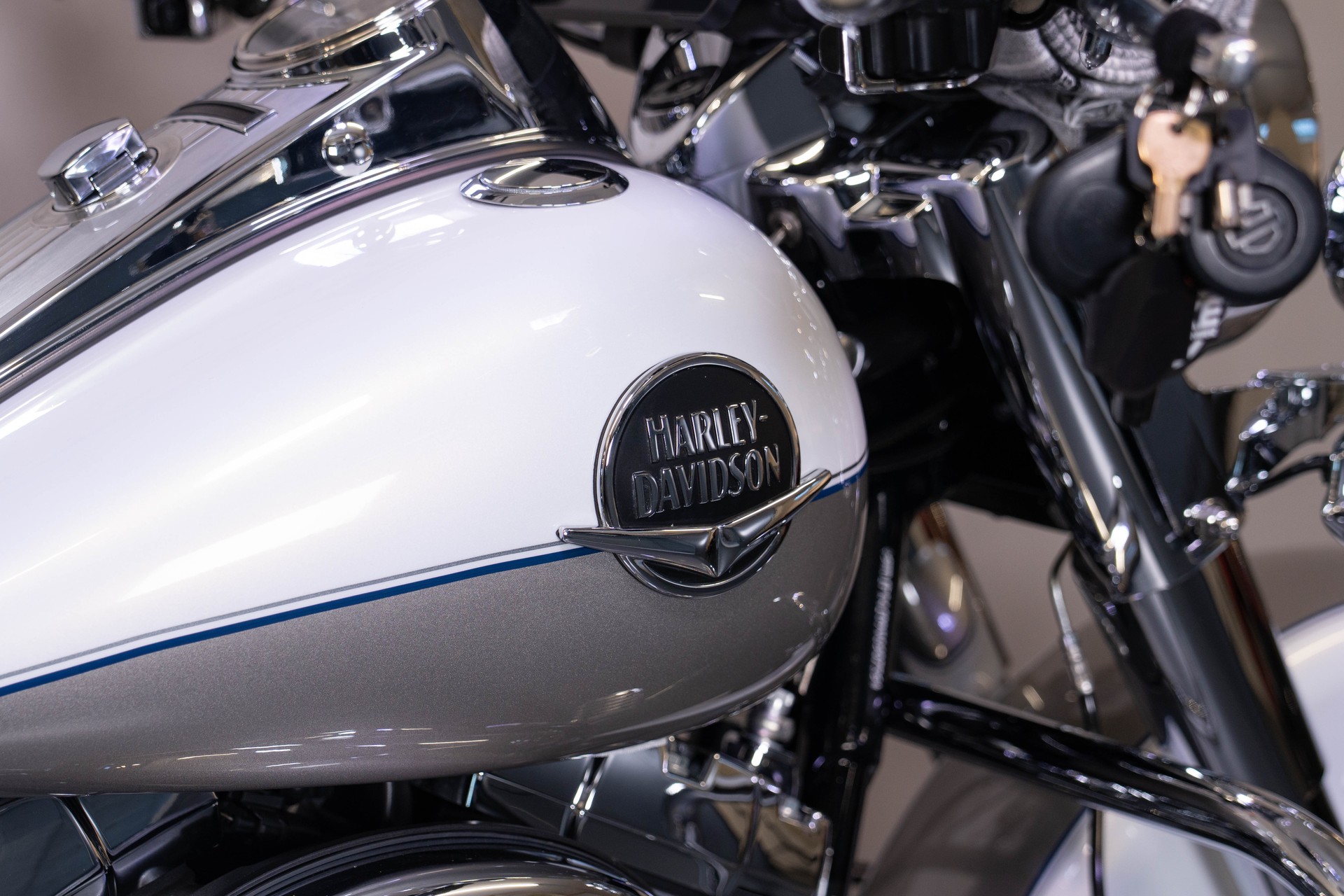 HARLEY-DAVIDSON FLHRC Road King Classic ABS-image-6