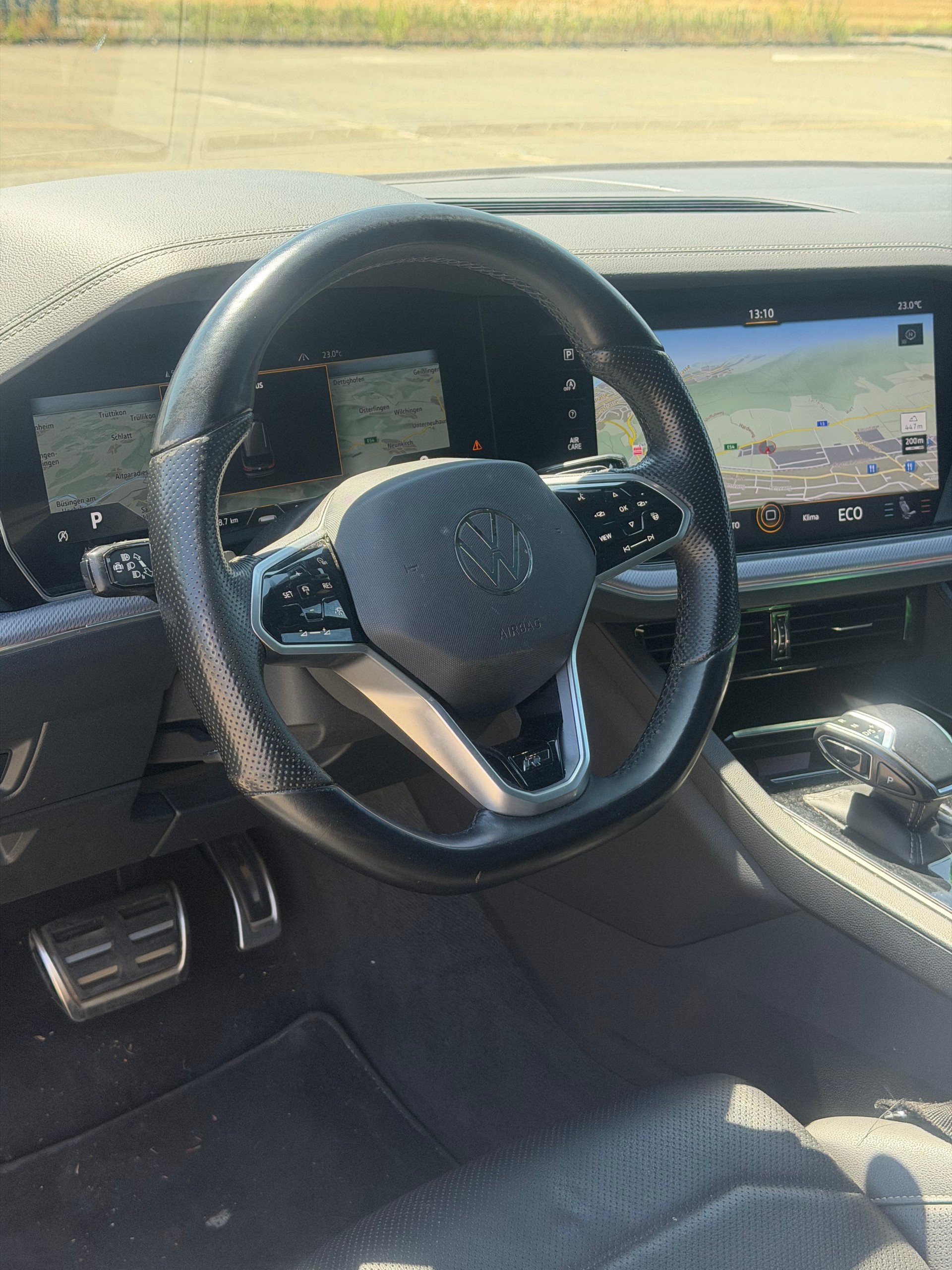 VW Touareg 3.0 TDI R Line Tiptronic-image-11