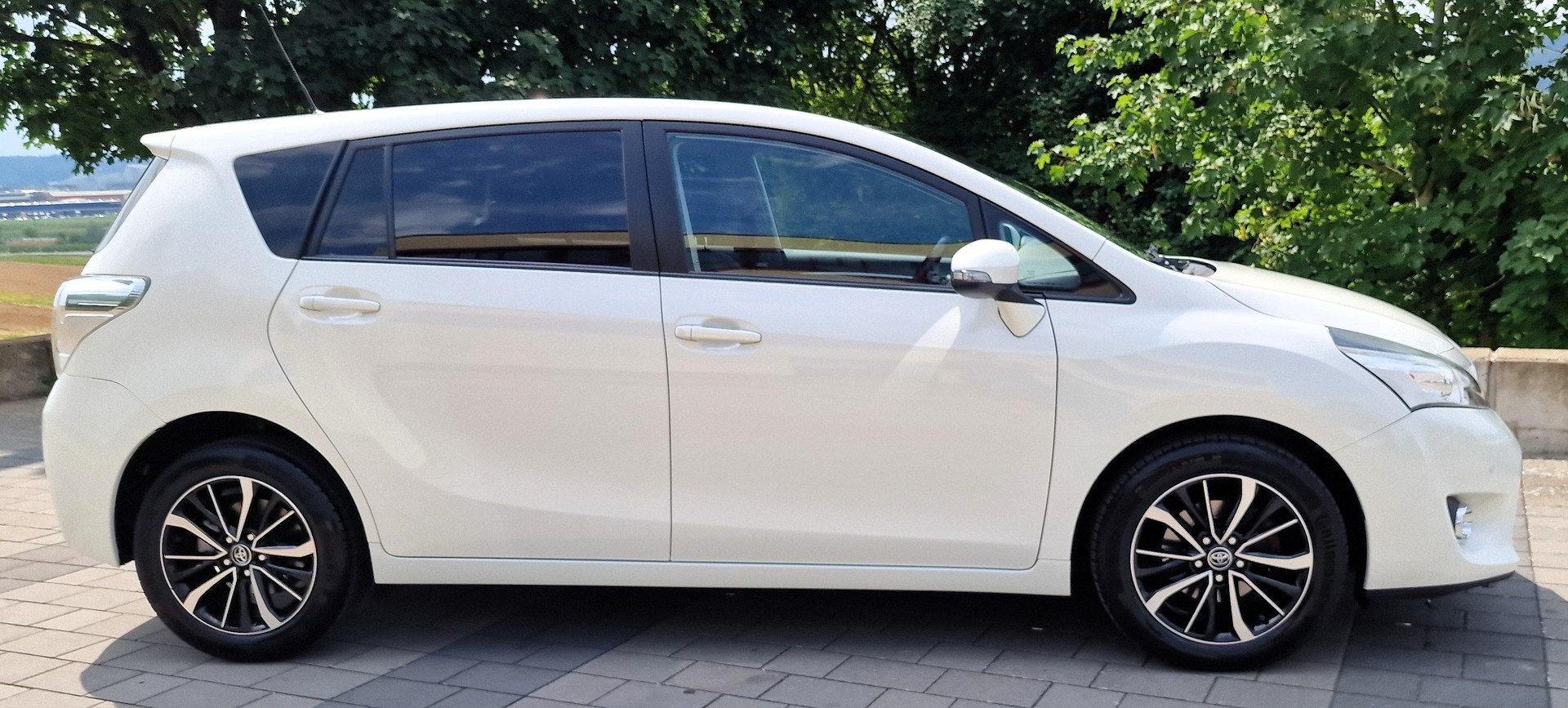 TOYOTA 1.8 VVT-i Limited Edition 7P