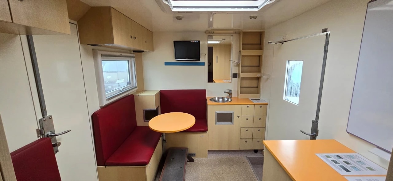 FIAT Ducato mit Aufbau zum ausbauen-image-13