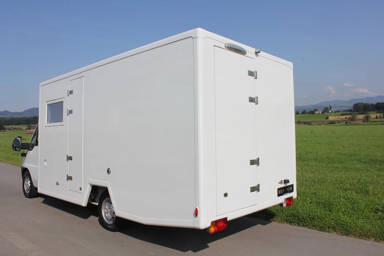 FIAT Ducato mit Aufbau zum ausbauen-image-3