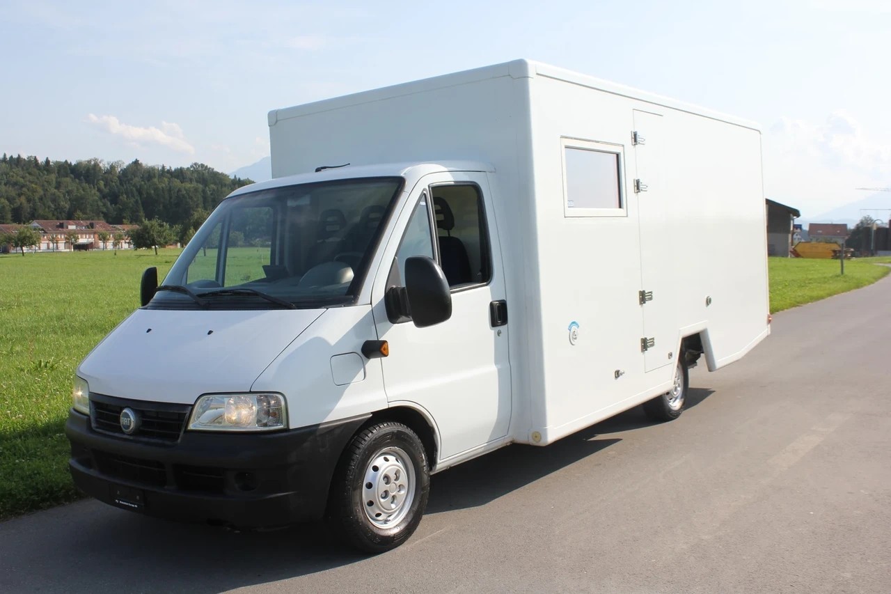 FIAT Ducato mit Aufbau zum ausbauen