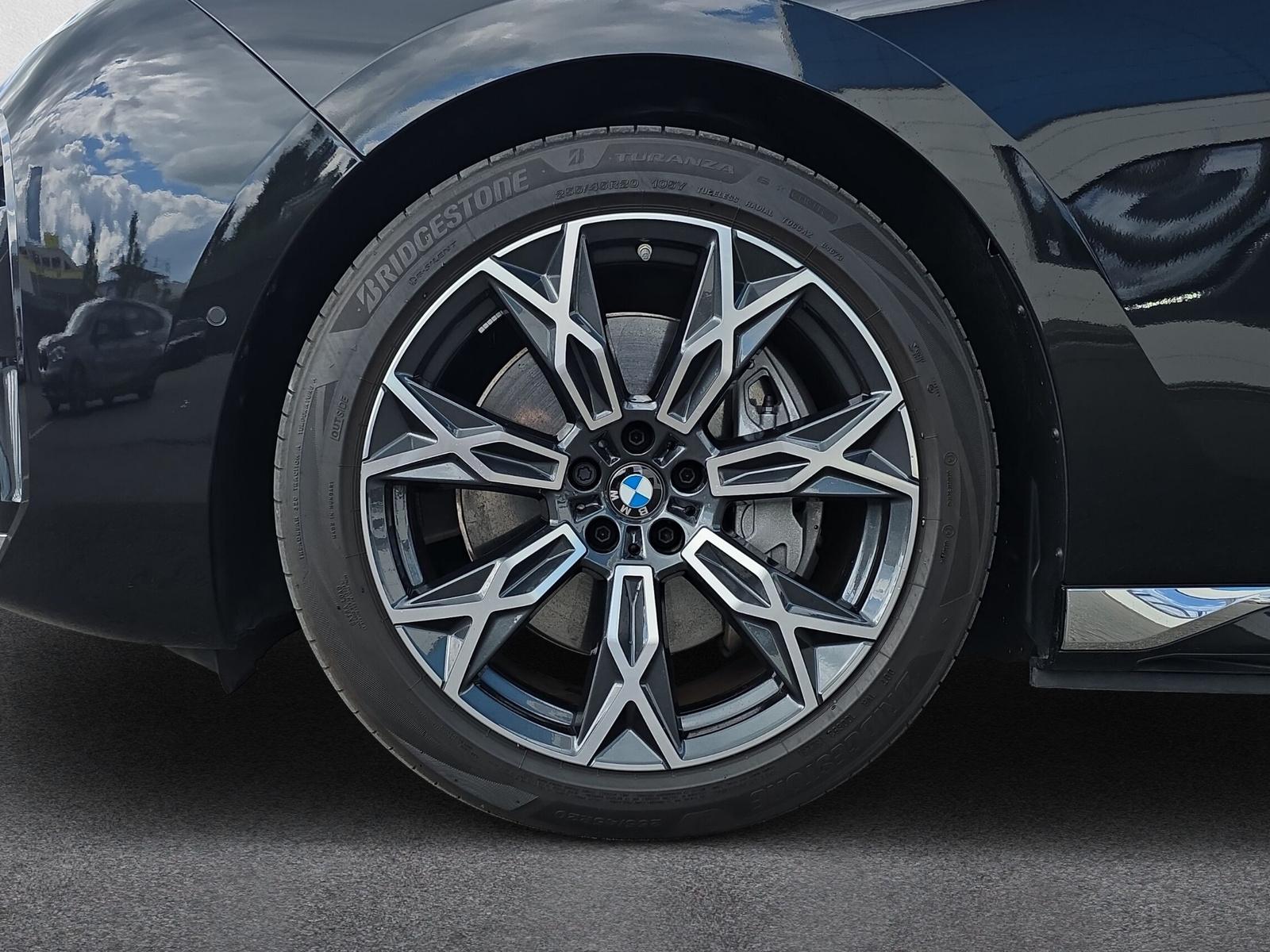 BMW i7 eDrive50 G70 (CH) -image-9
